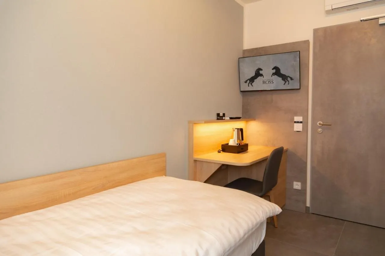 Bed in Hotel Schwarzes Ross