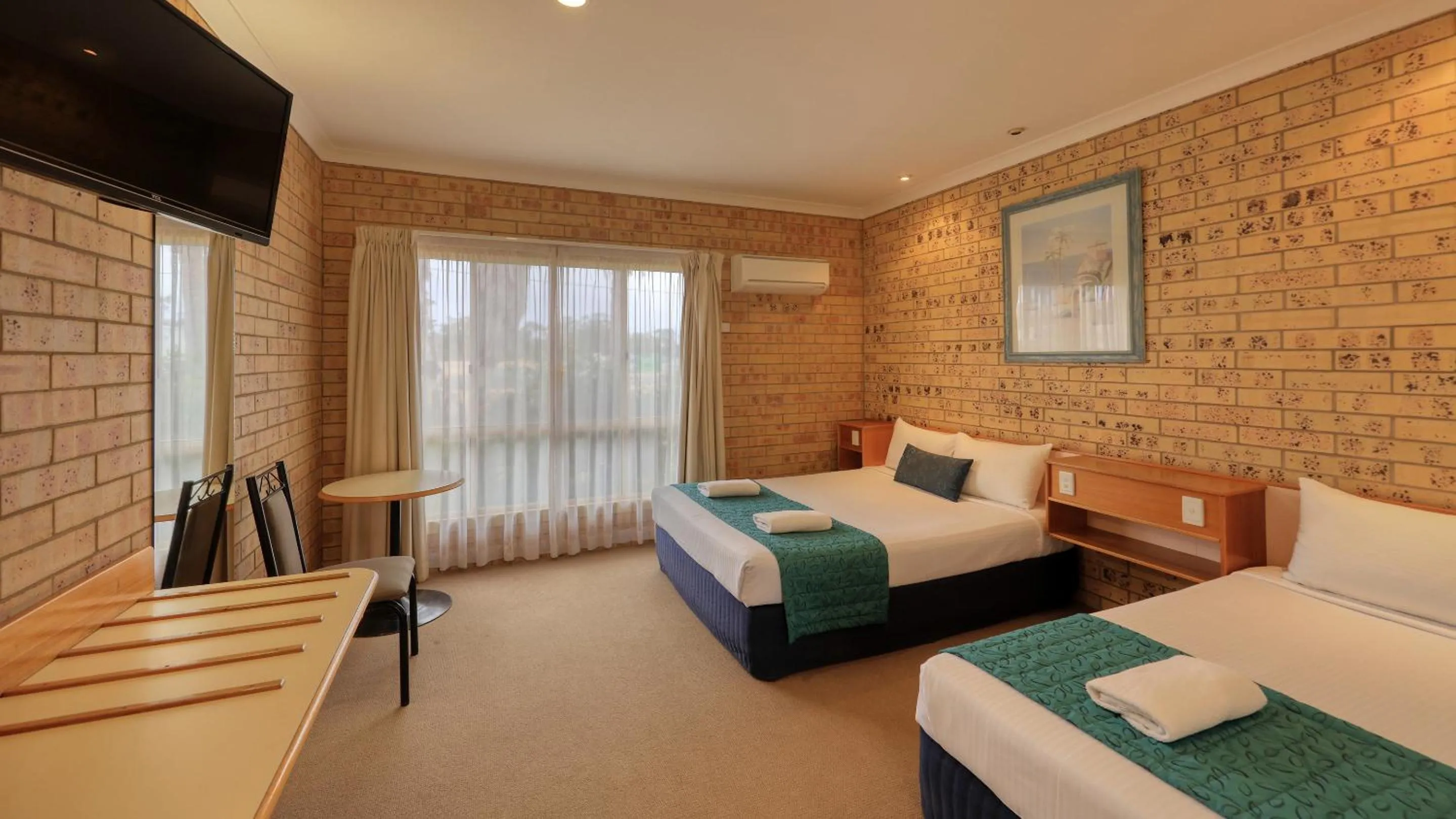 Bed in Mulga Country Motor Inn