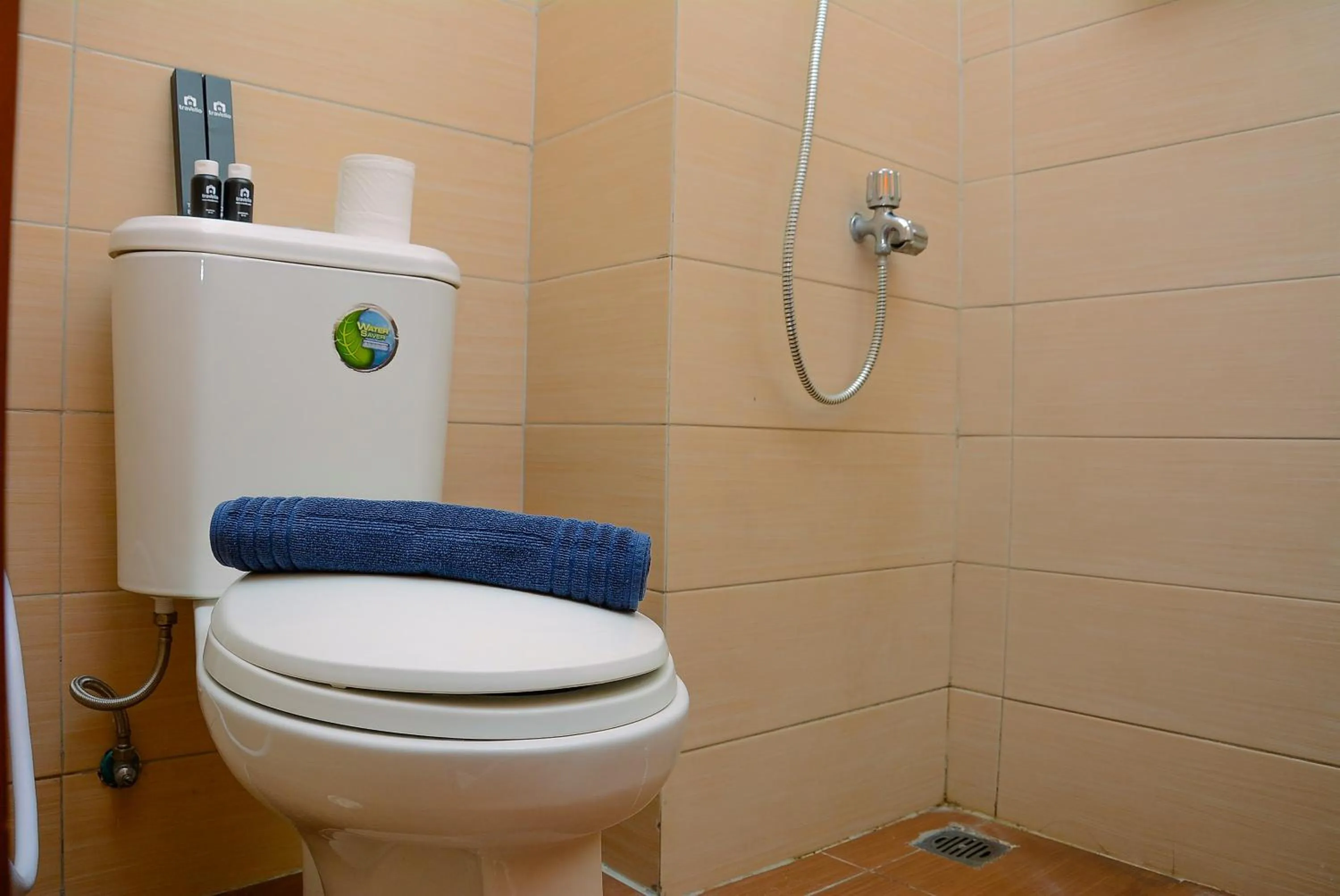 Bathroom in Elegant Studio Apartment Margonda Residence 5 By Travelio