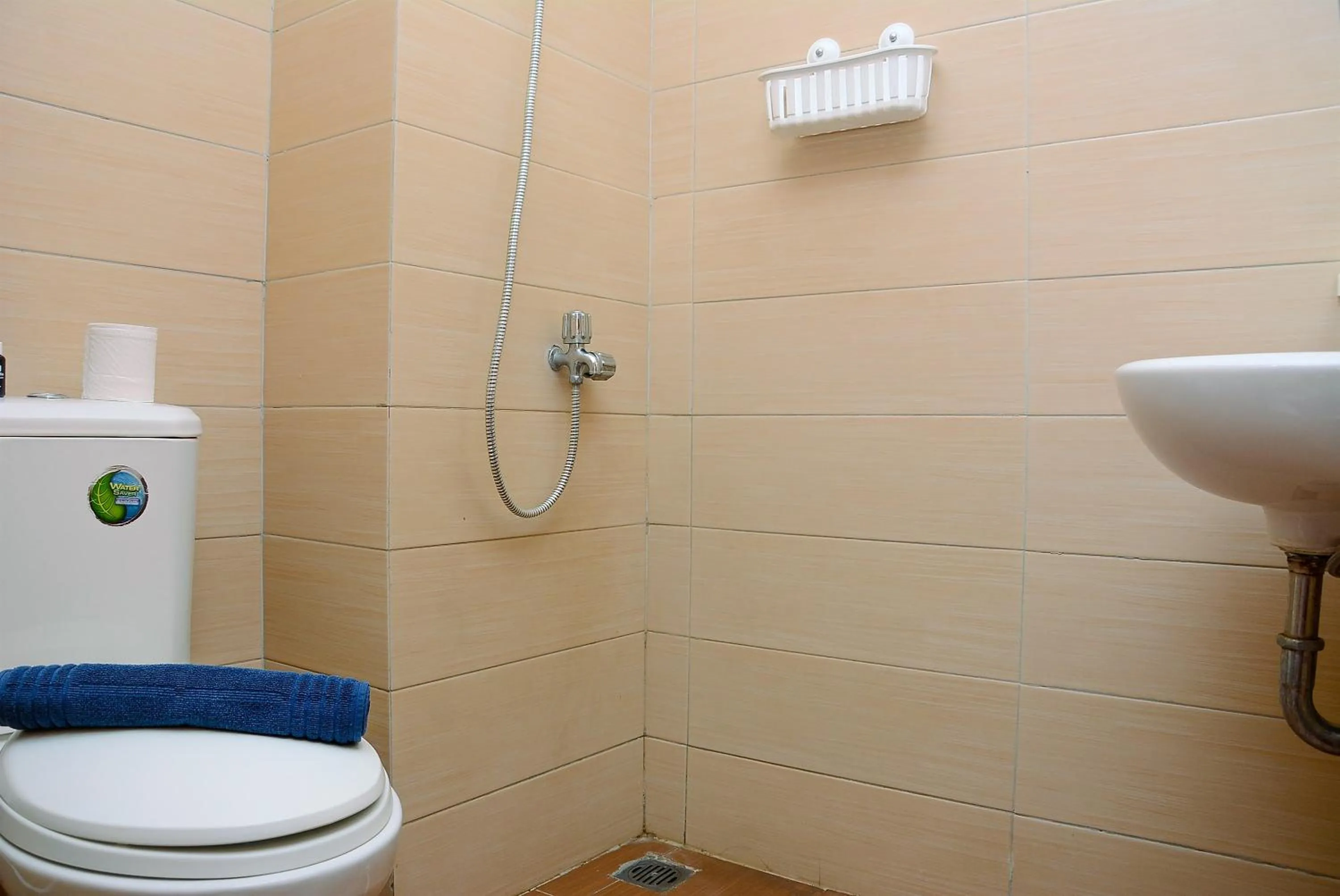 Bathroom in Elegant Studio Apartment Margonda Residence 5 By Travelio