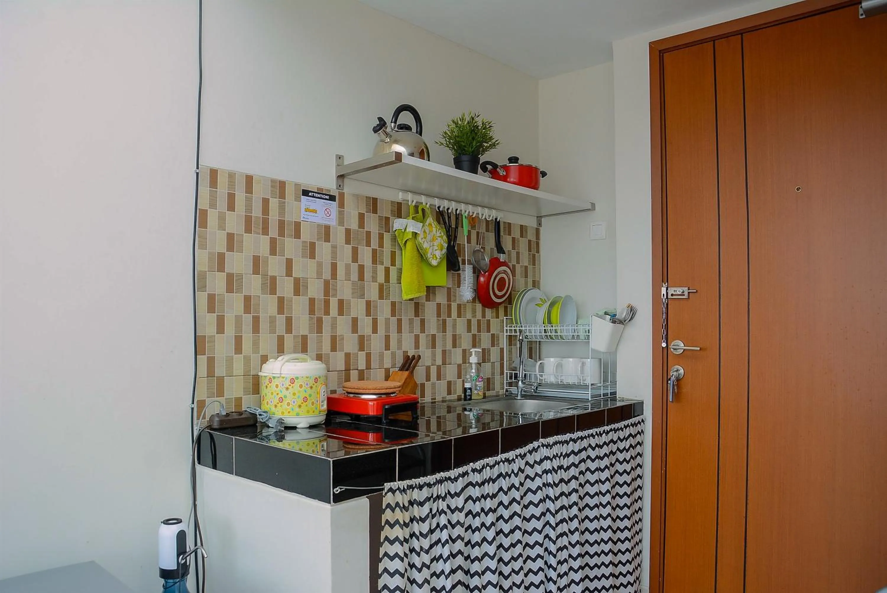Kitchen or kitchenette in Elegant Studio Apartment Margonda Residence 5 By Travelio
