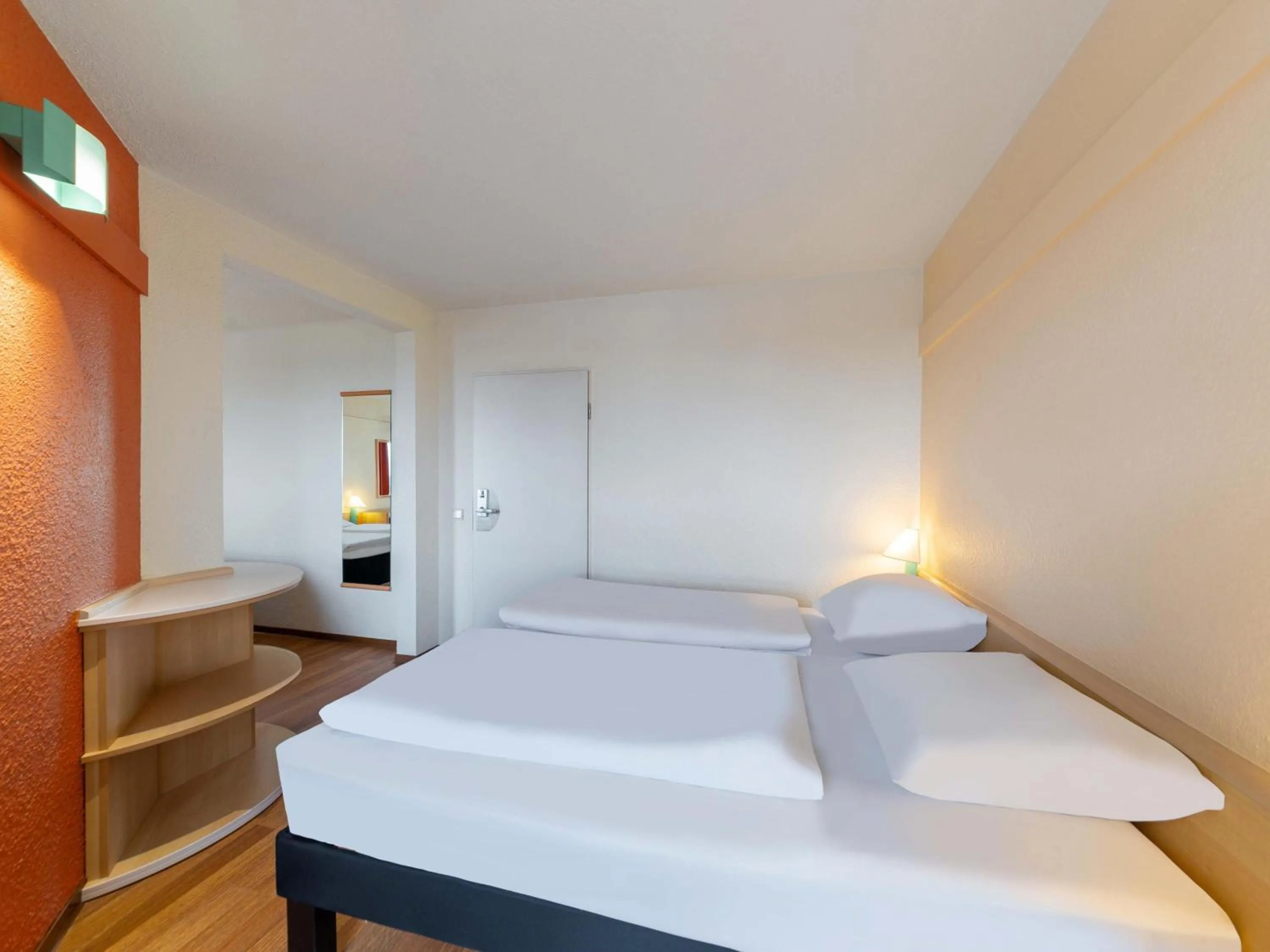 Photo of the whole room, Bed in B&B Hotel Bochum Hbf-Süd