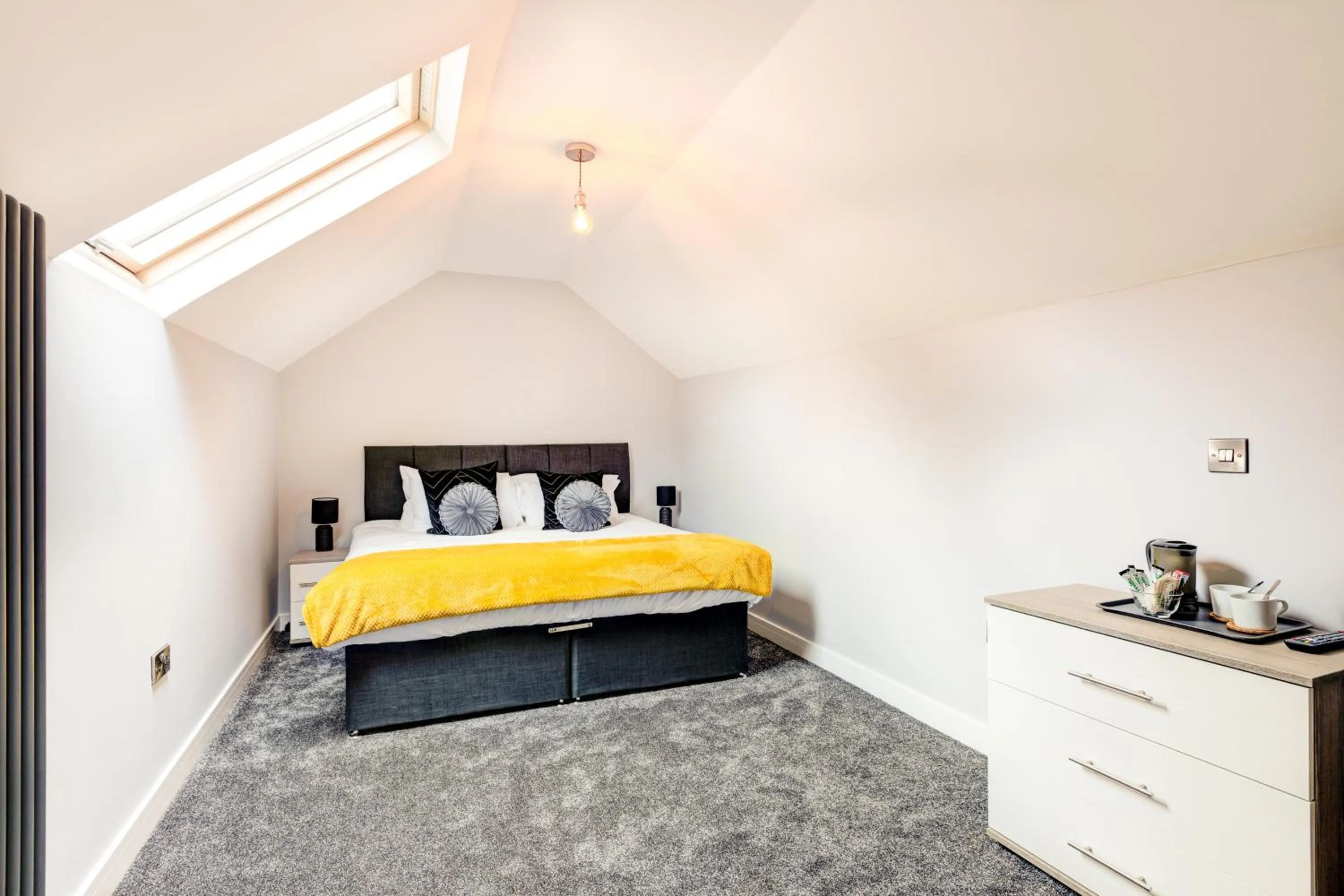 Bed in Bondgate Hotel East Midlands Airport