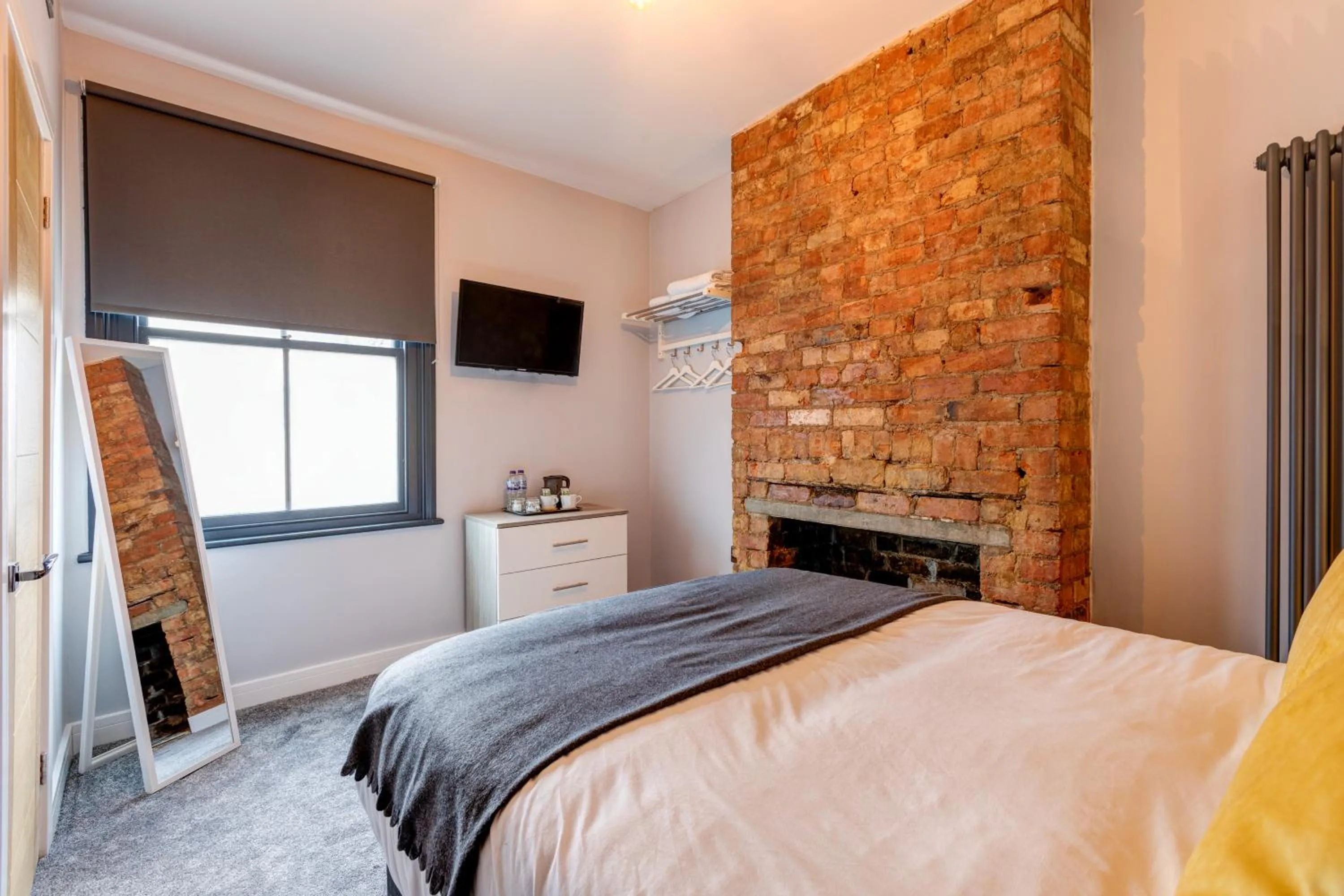 Bed in Bondgate Hotel East Midlands Airport