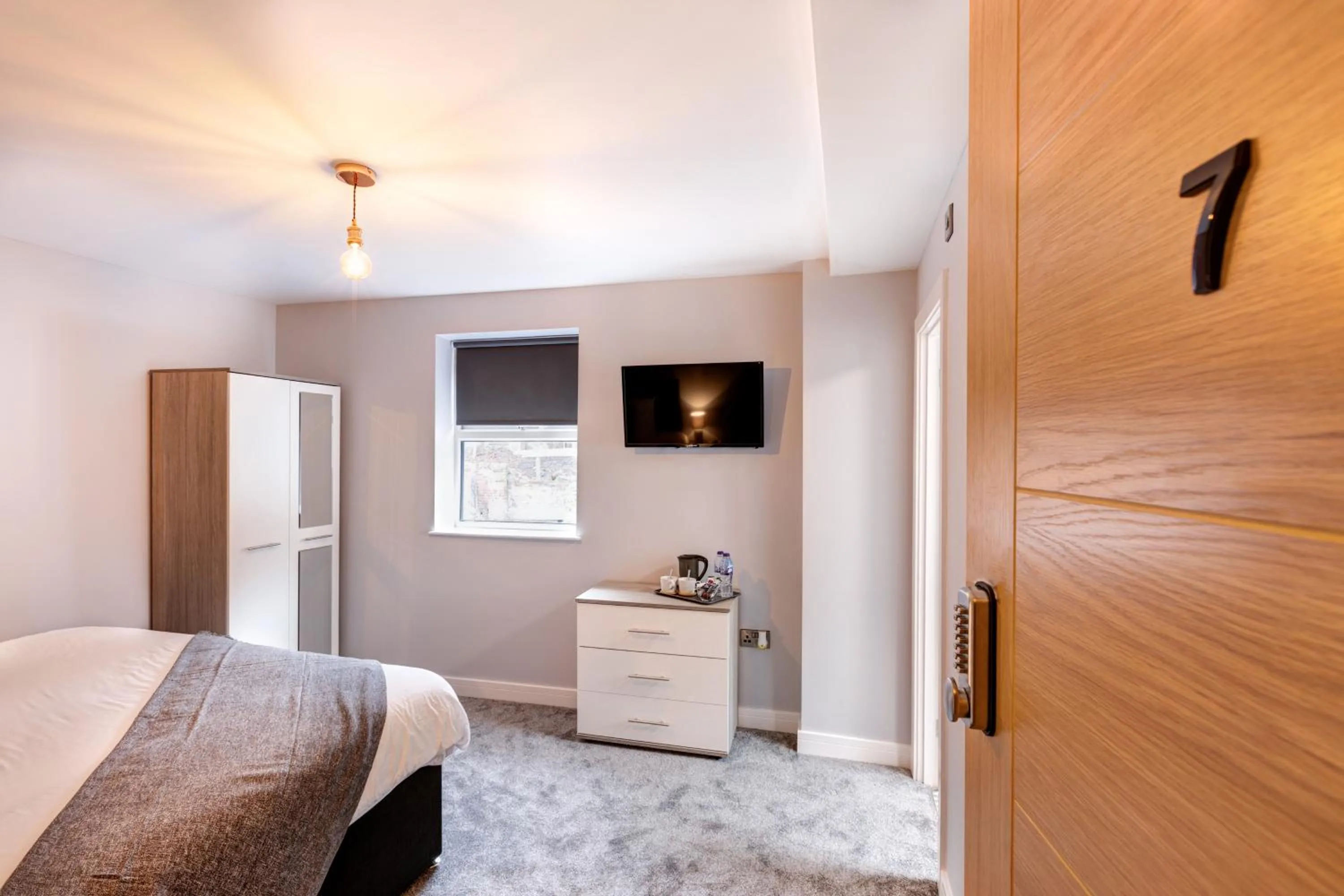 Bed in Bondgate Hotel East Midlands Airport