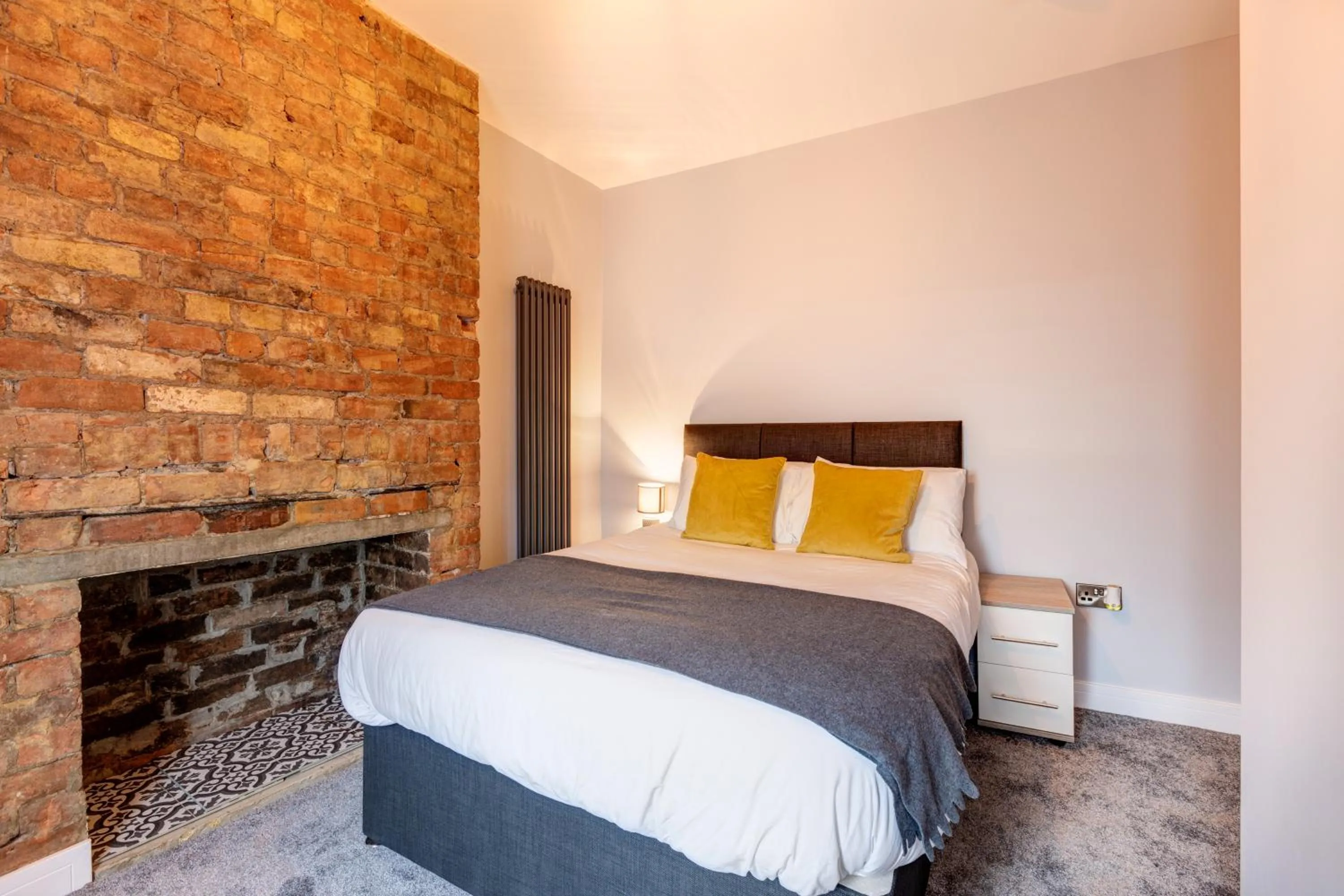 Bed in Bondgate Hotel East Midlands Airport