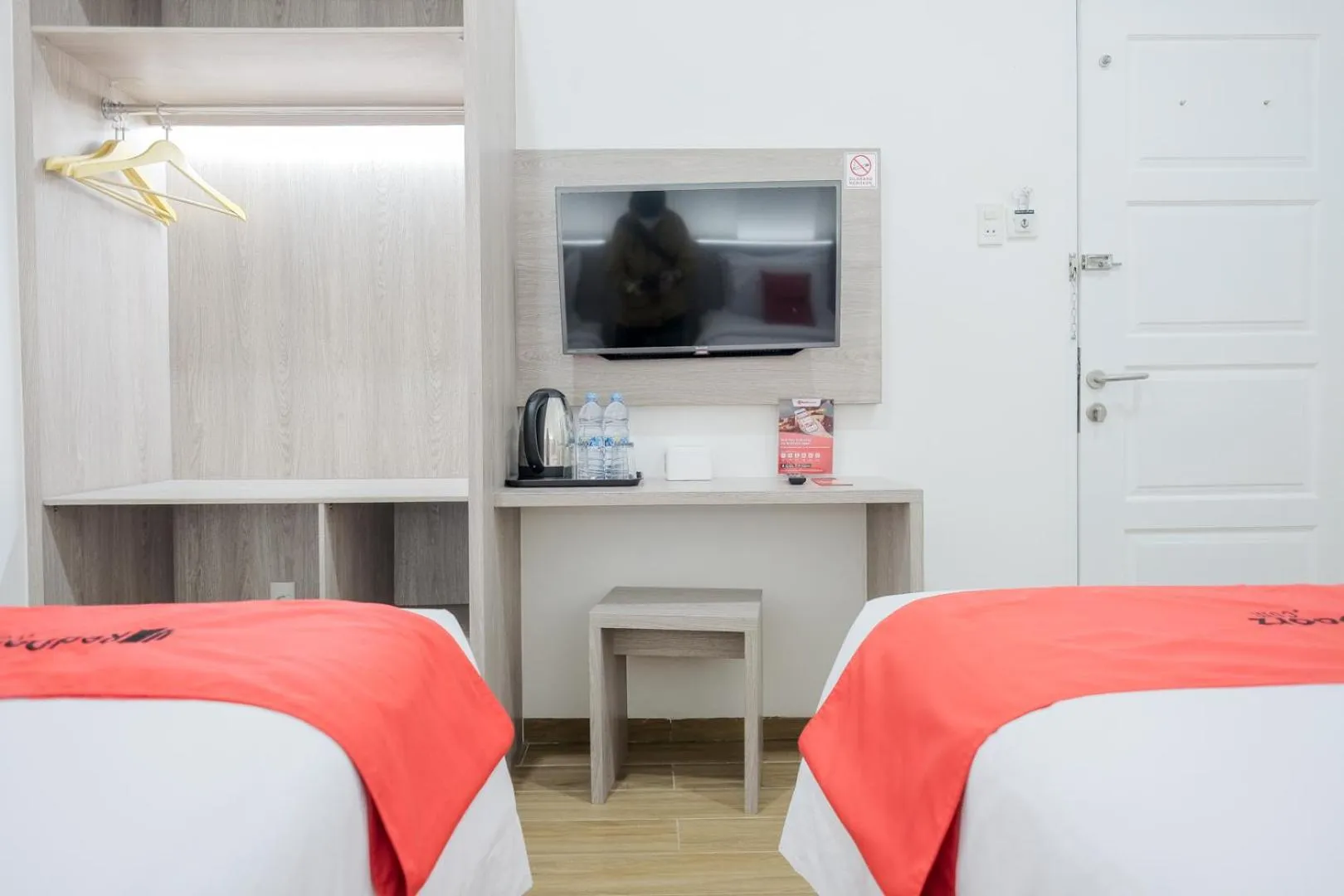 Bed in RedDoorz Plus @ Jalan Juanda Medan