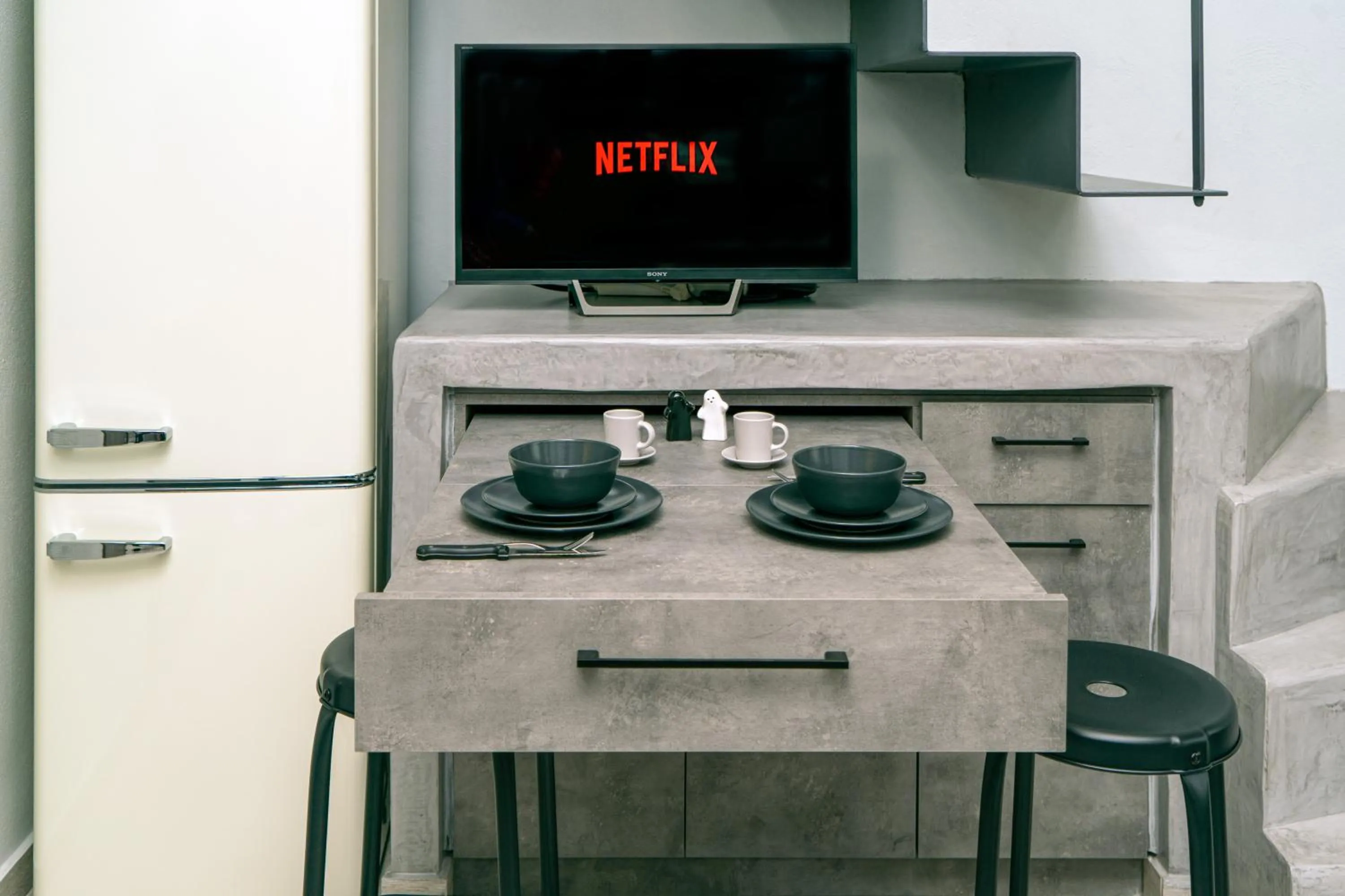 TV and multimedia in Salina Premium Residences Volos