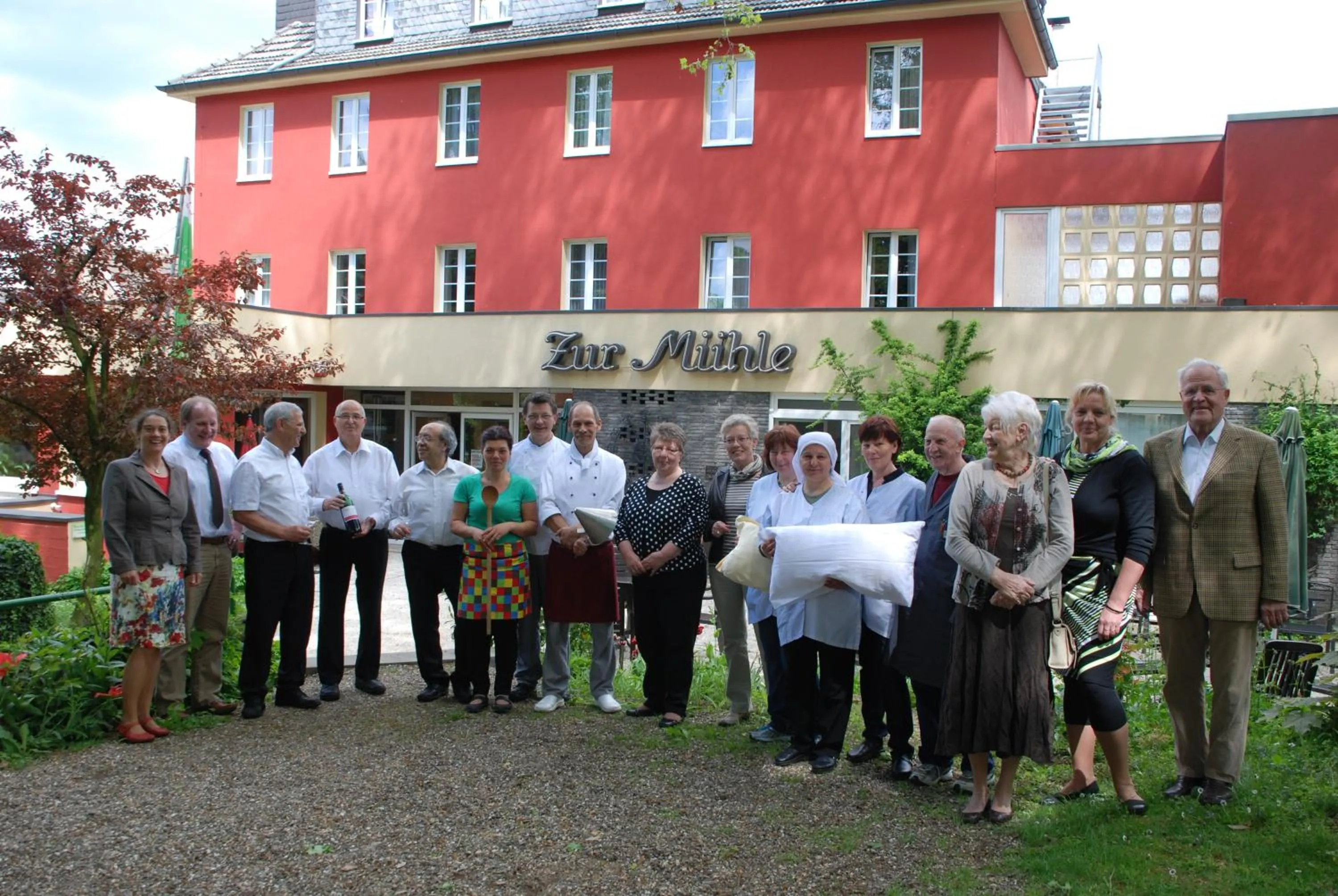 People in Hotel Zur Mühle