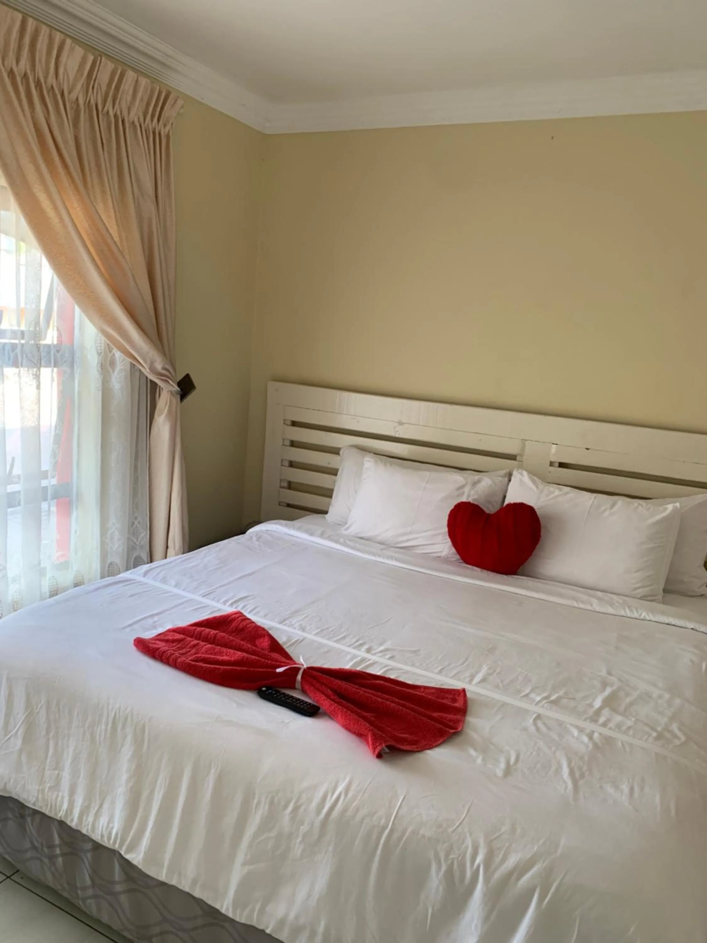 Bed in Ekaya Palace Guest House