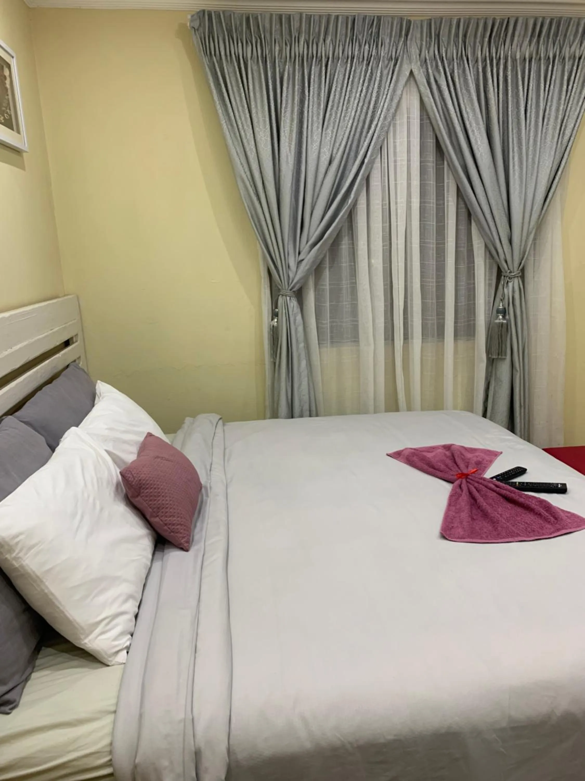 Bed in Ekaya Palace Guest House