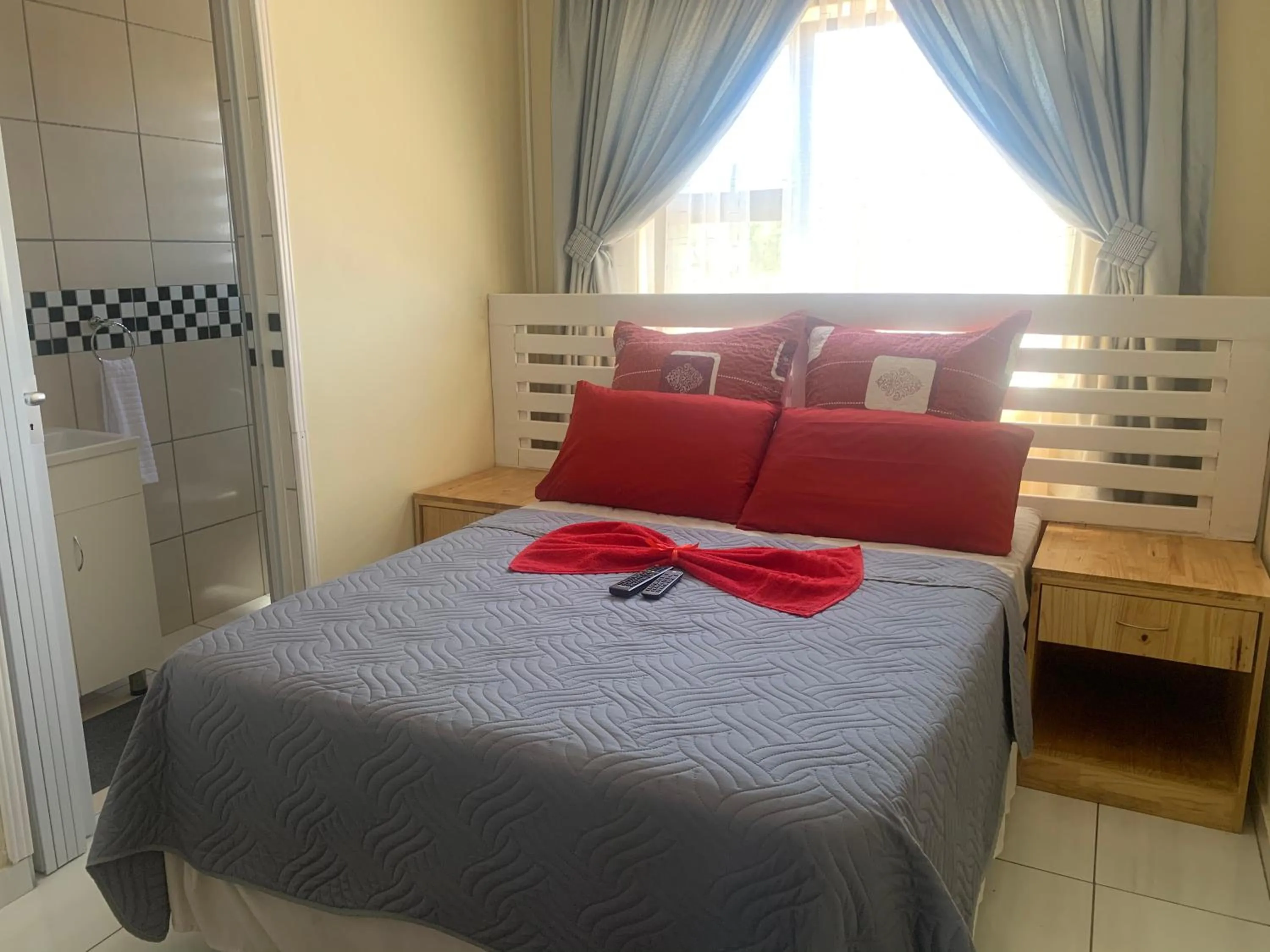 Bed in Ekaya Palace Guest House