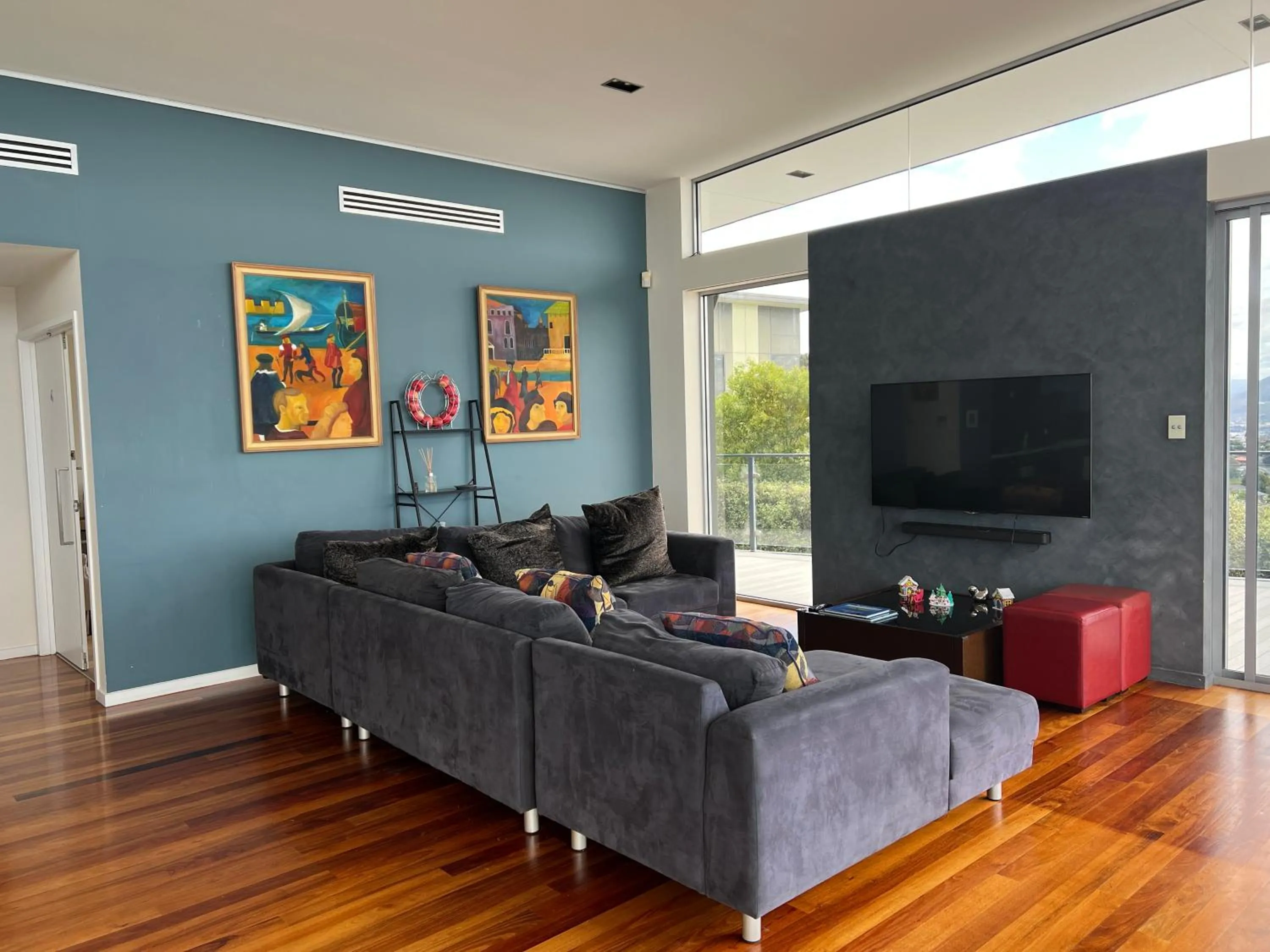 Communal lounge/ TV room in Hobart View