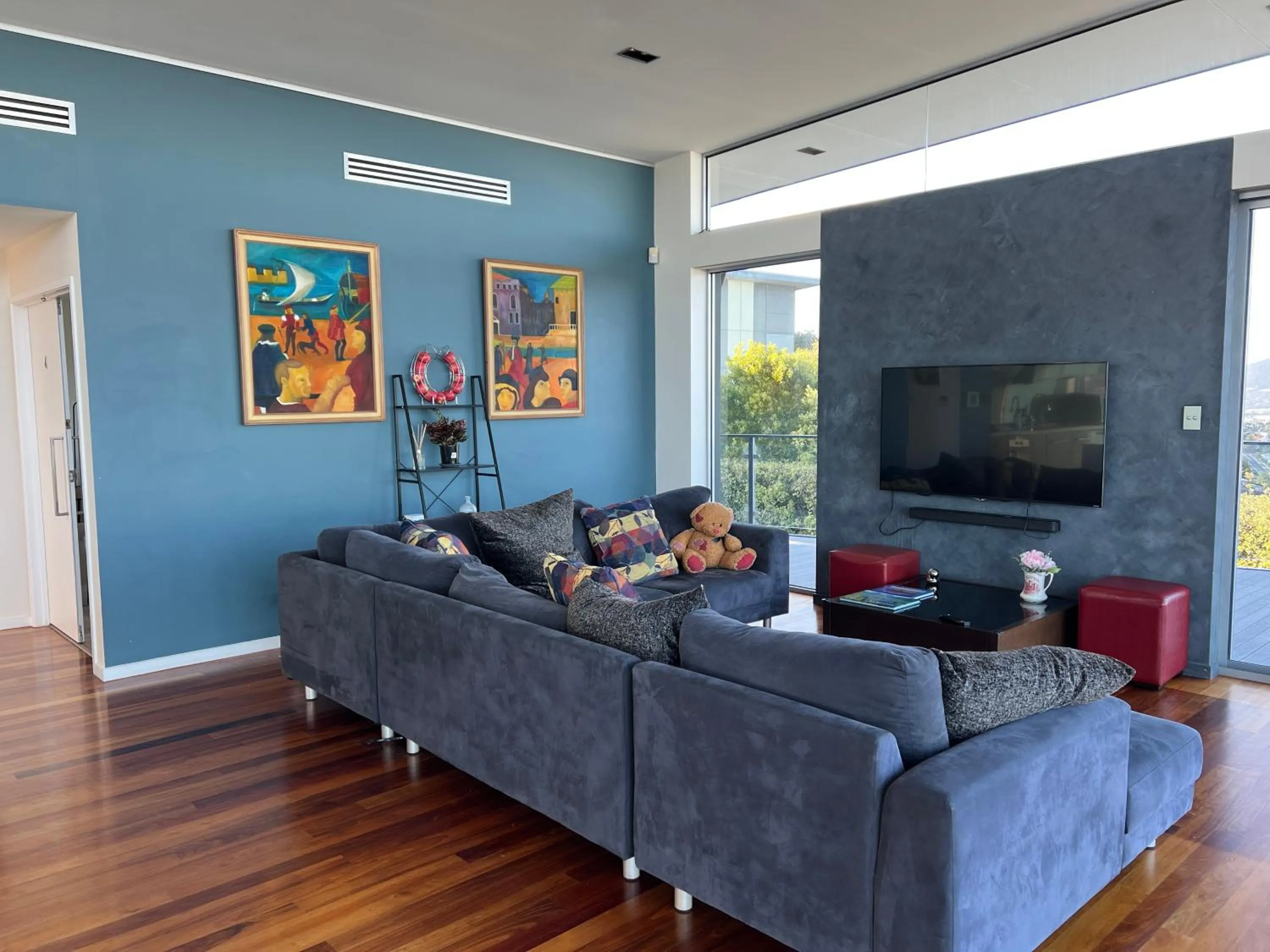 Communal lounge/ TV room in Hobart View