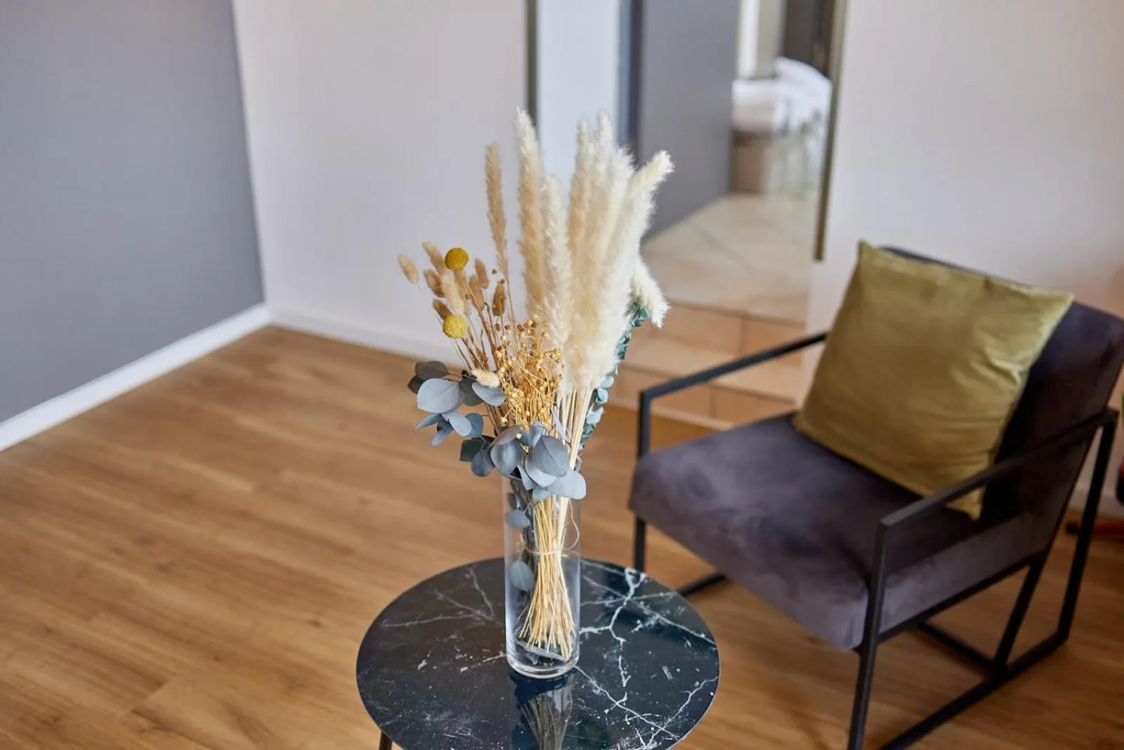 Library in Moselhotel Weinhaus Simon `Sauna`Restaurant`ELadesäule