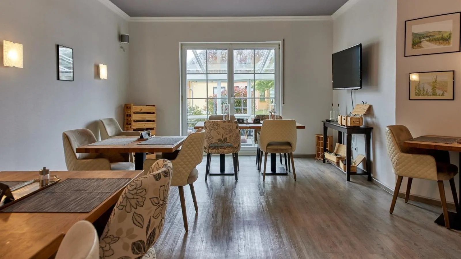 Restaurant/places to eat in Moselhotel Weinhaus Simon `Sauna`Restaurant`ELadesäule