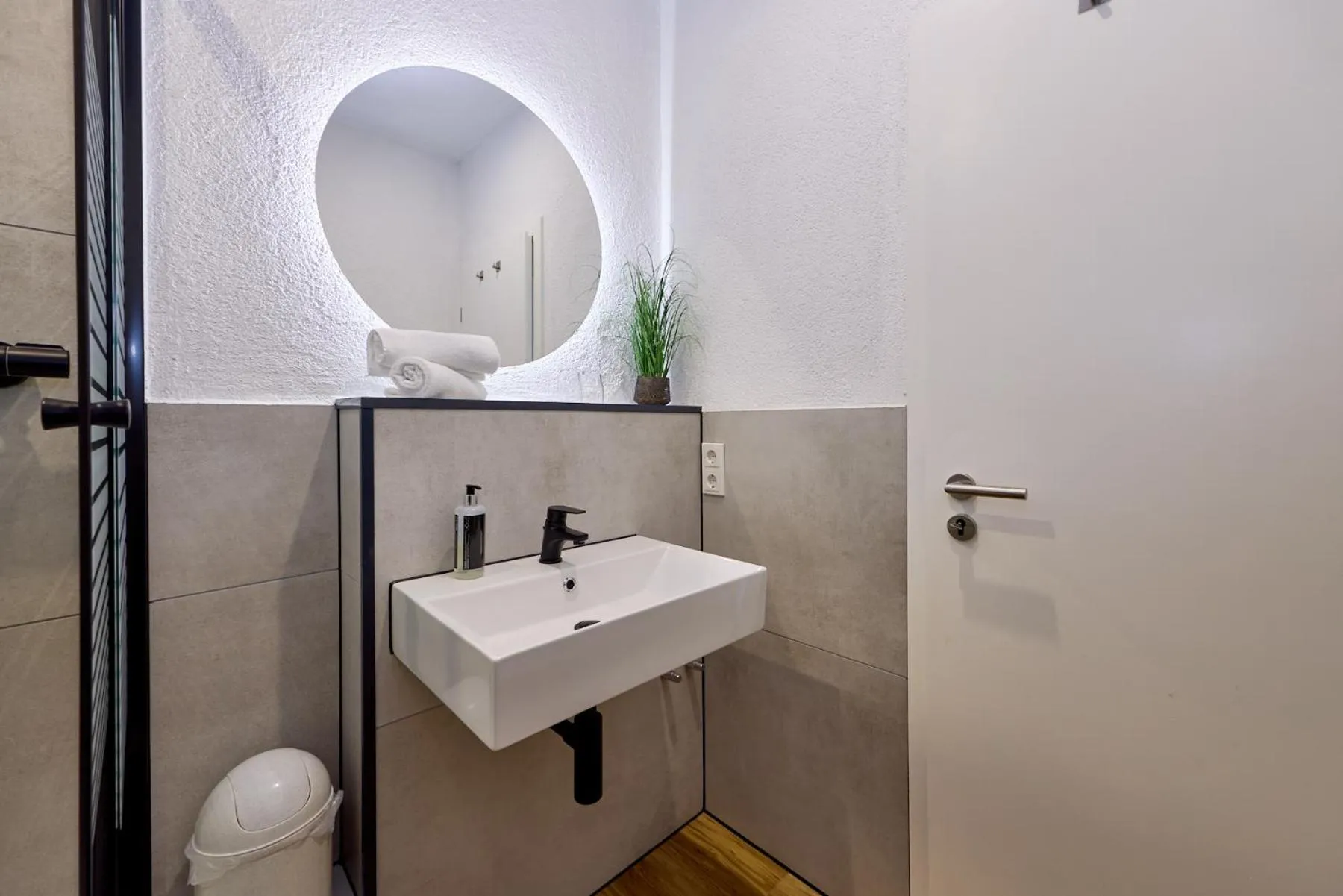 Bathroom in Moselhotel Weinhaus Simon `Sauna`Restaurant`ELadesäule