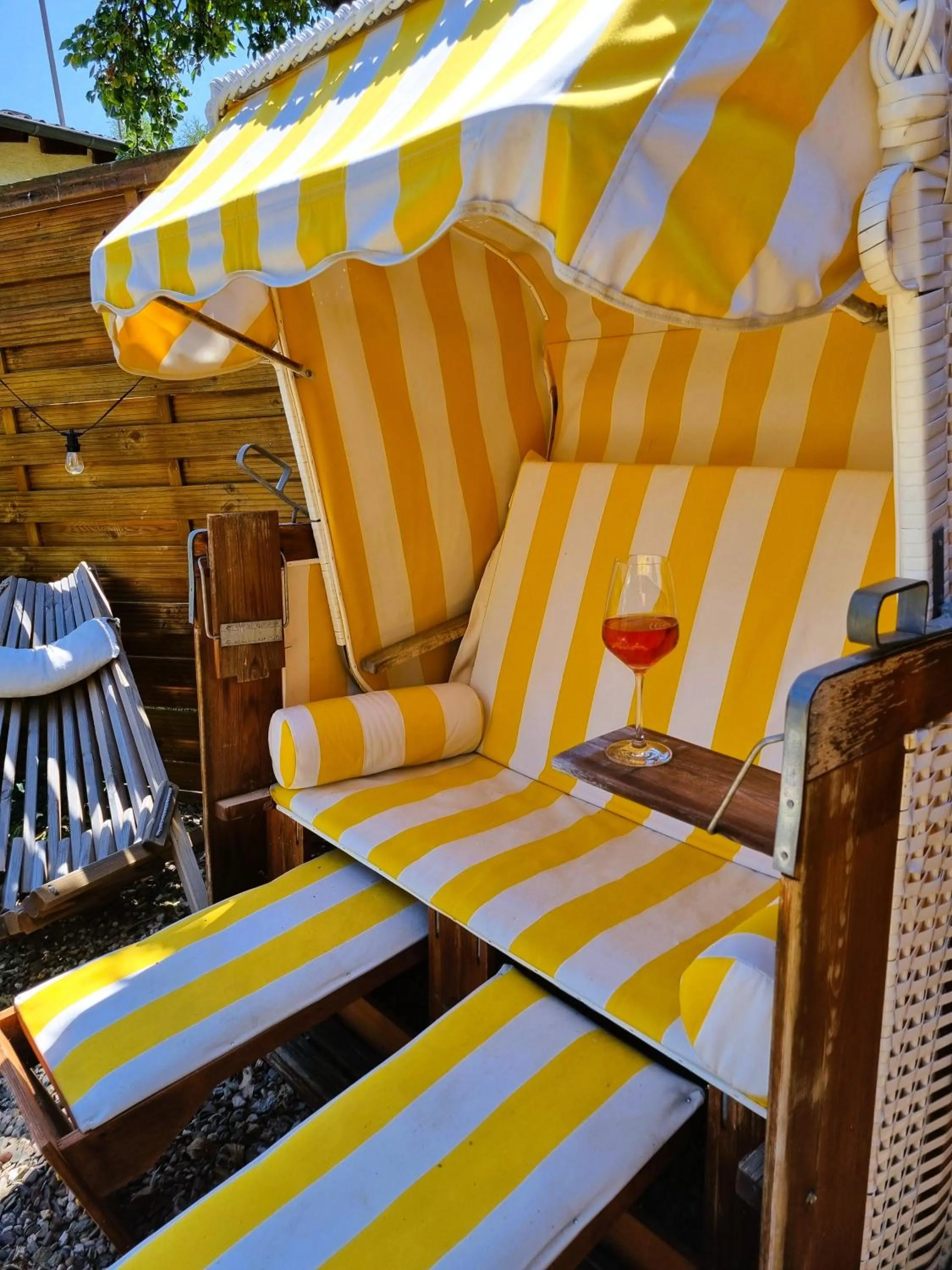 Garden in Moselhotel Weinhaus Simon `Sauna`Restaurant`ELadesäule