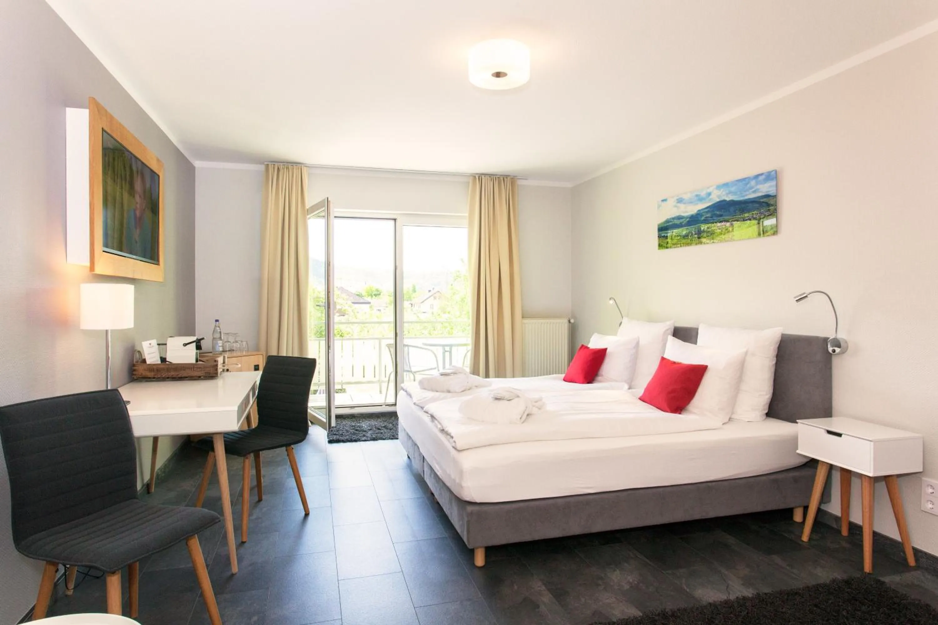 Coffee/tea facilities, Bed in Moselhotel Weinhaus Simon `Sauna`Restaurant`ELadesäule