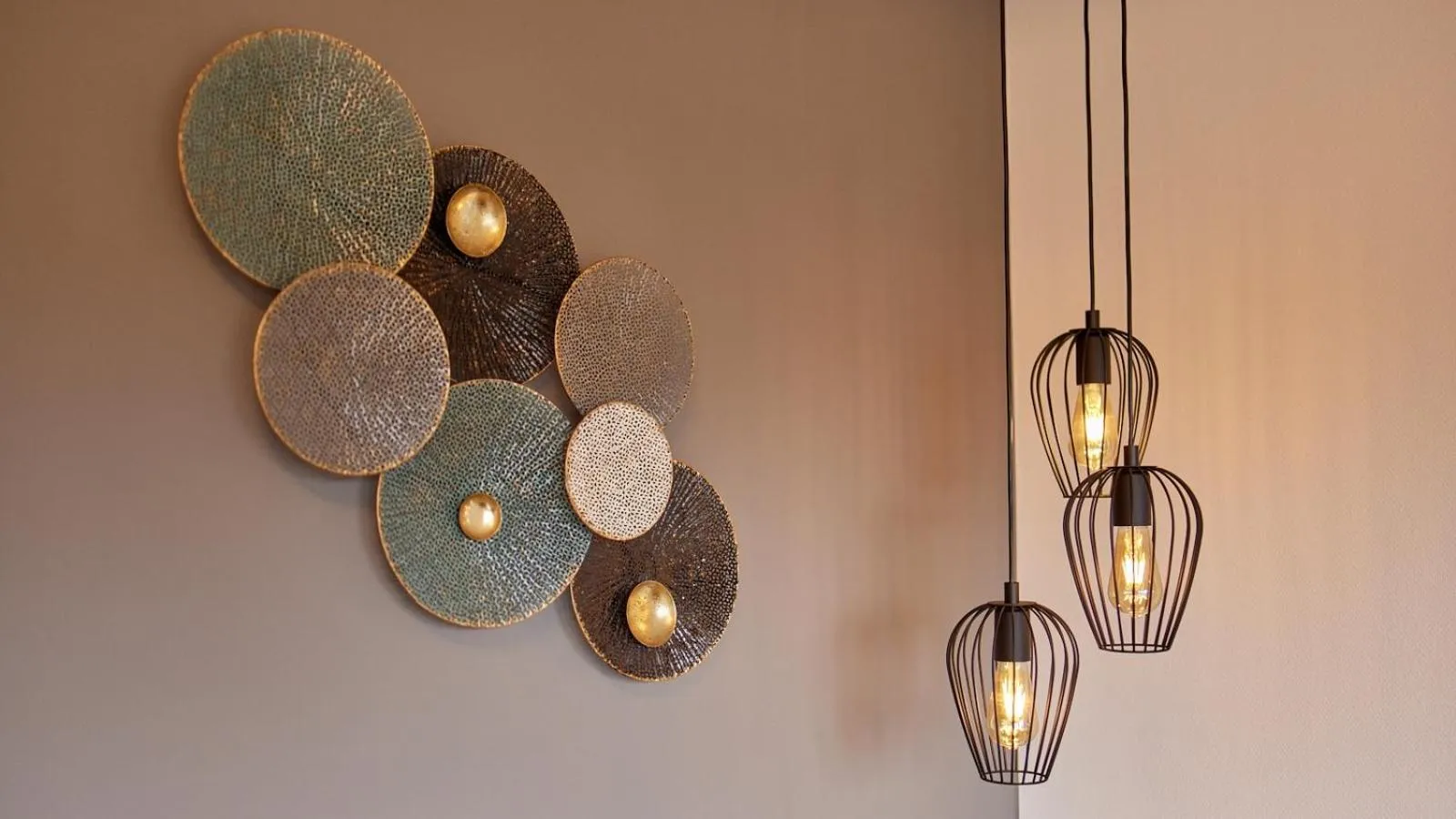 Library in Moselhotel Weinhaus Simon `Sauna`Restaurant`ELadesäule