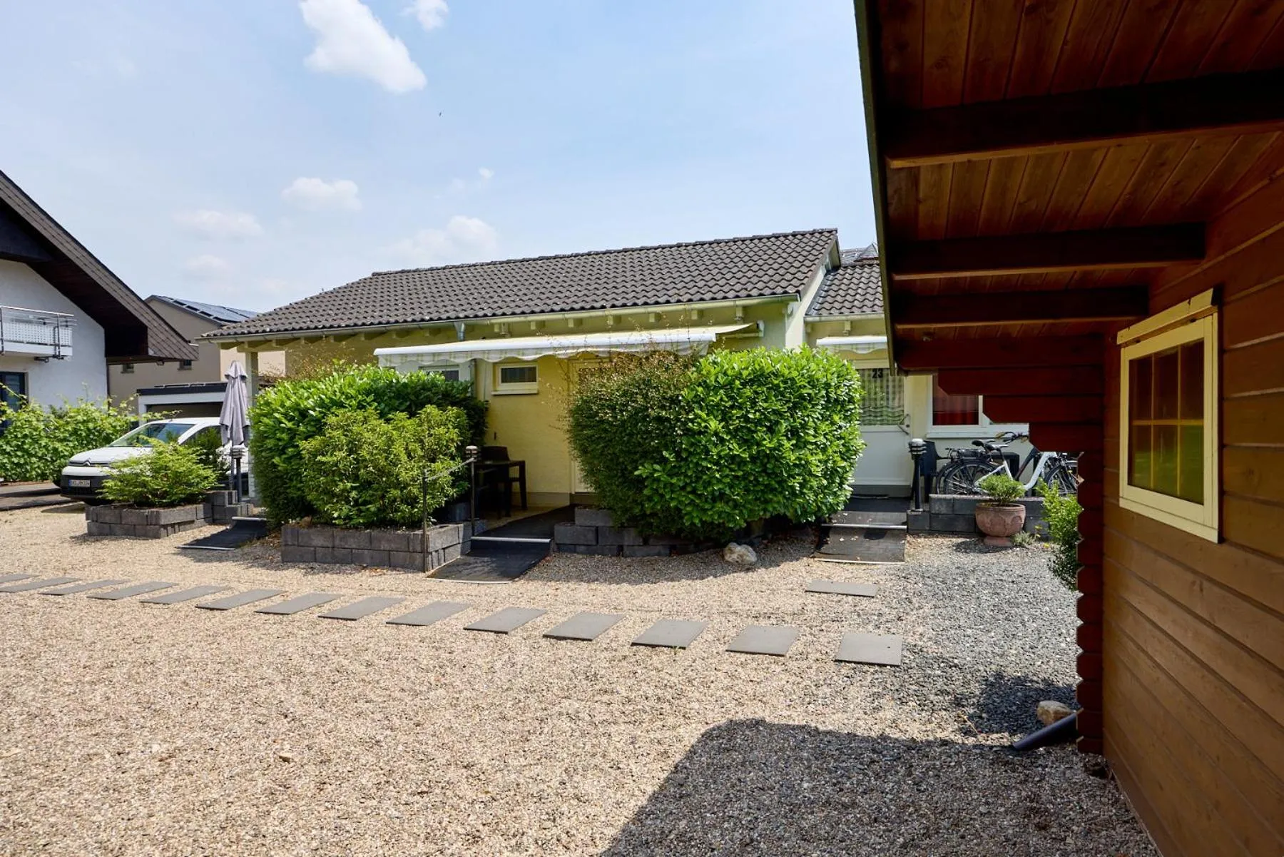 Facade/entrance in Moselhotel Weinhaus Simon `Sauna`Restaurant`ELadesäule