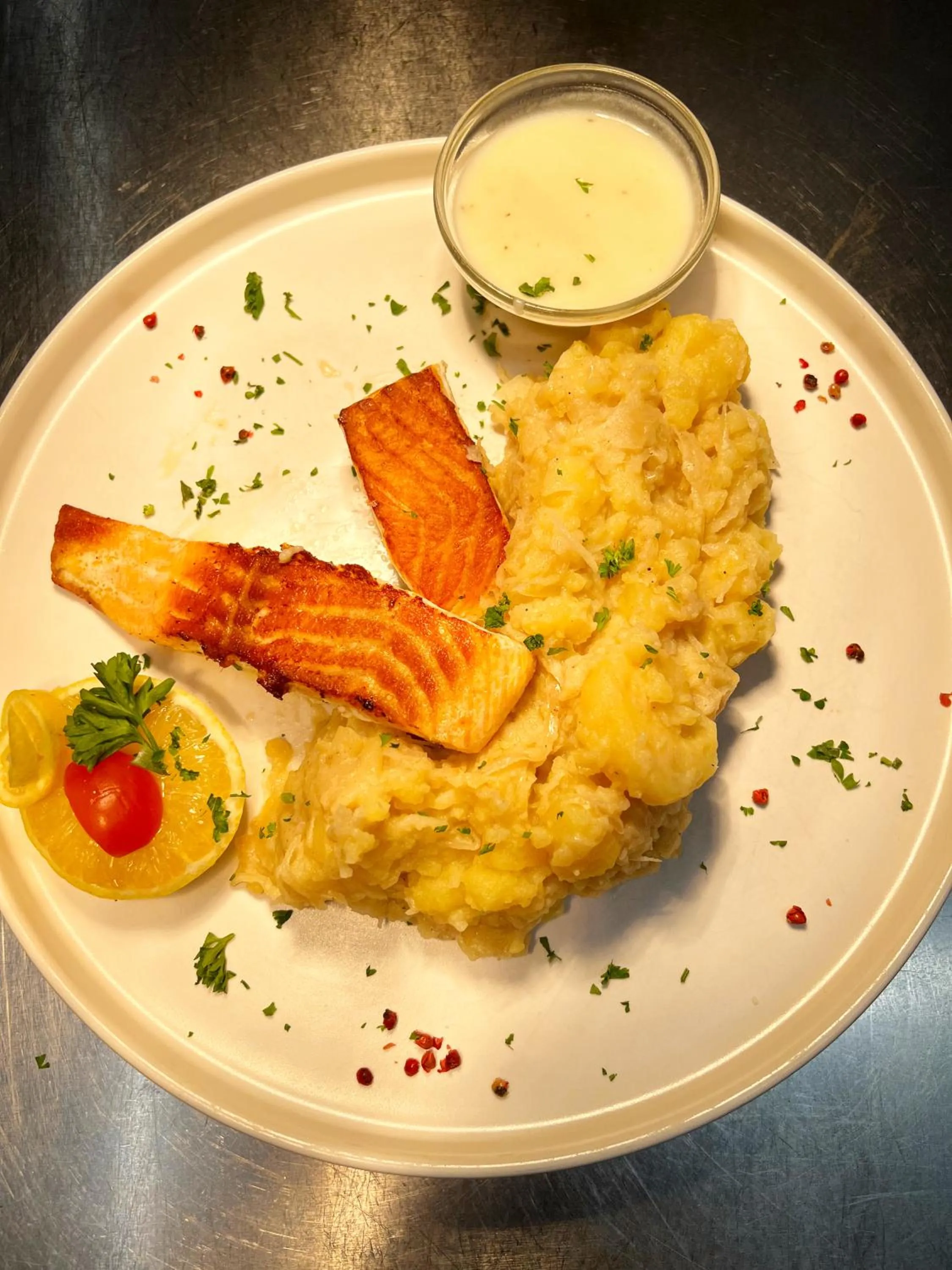 Food in Moselhotel Weinhaus Simon `Sauna`Restaurant`ELadesäule