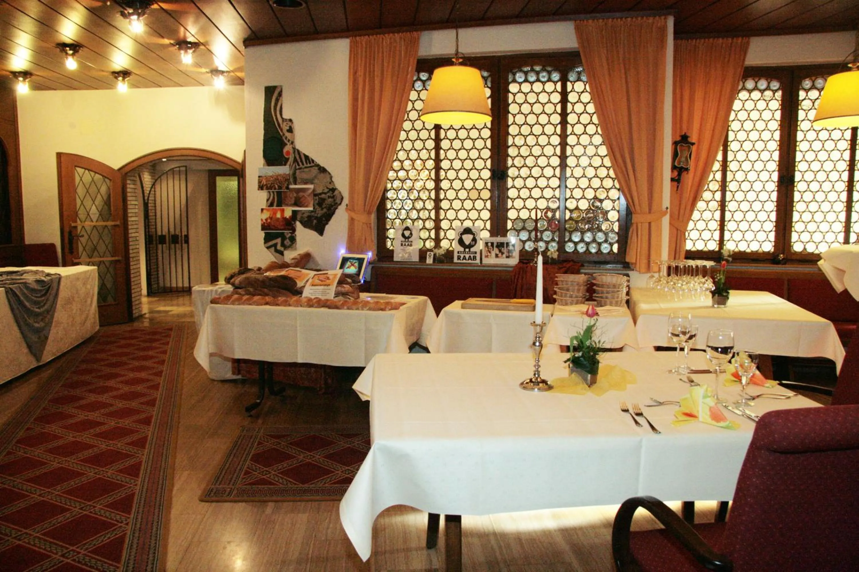 Restaurant/places to eat in Hotel Kempf