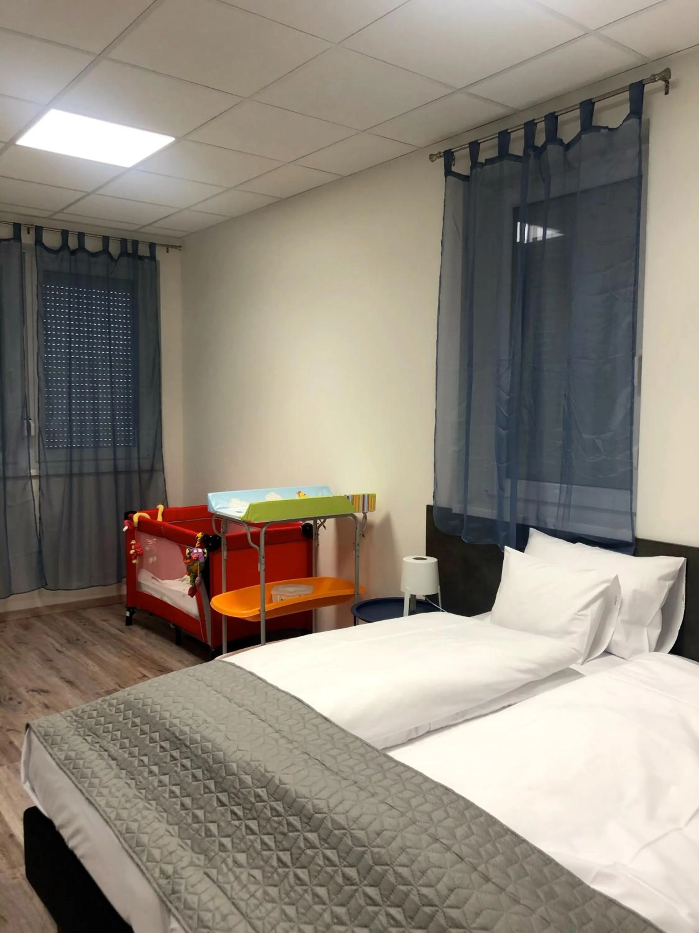 cot, Bed in Vecsési Rendezvényközpont és Panzió