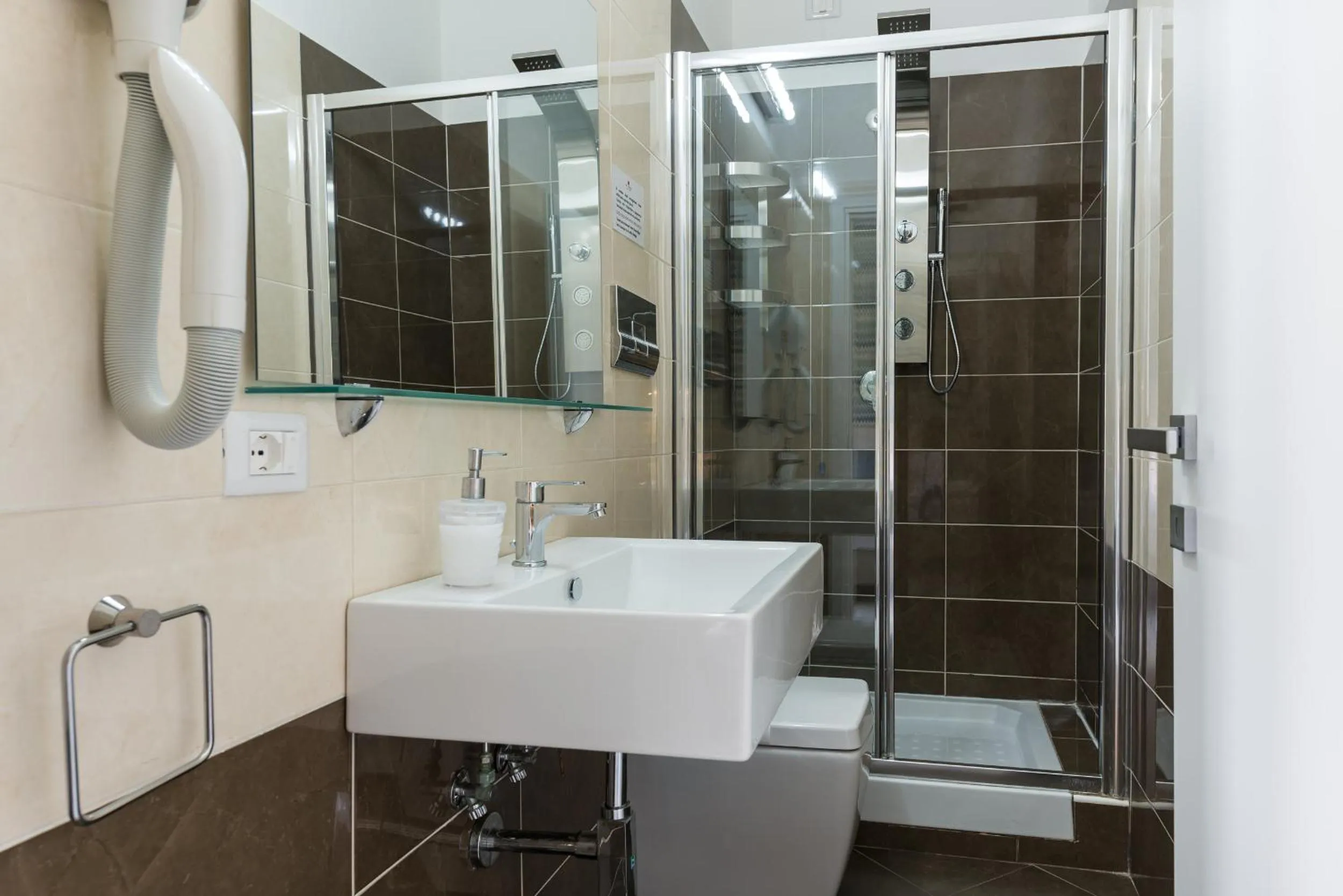 Shower in Bed and Breakfast Marlè