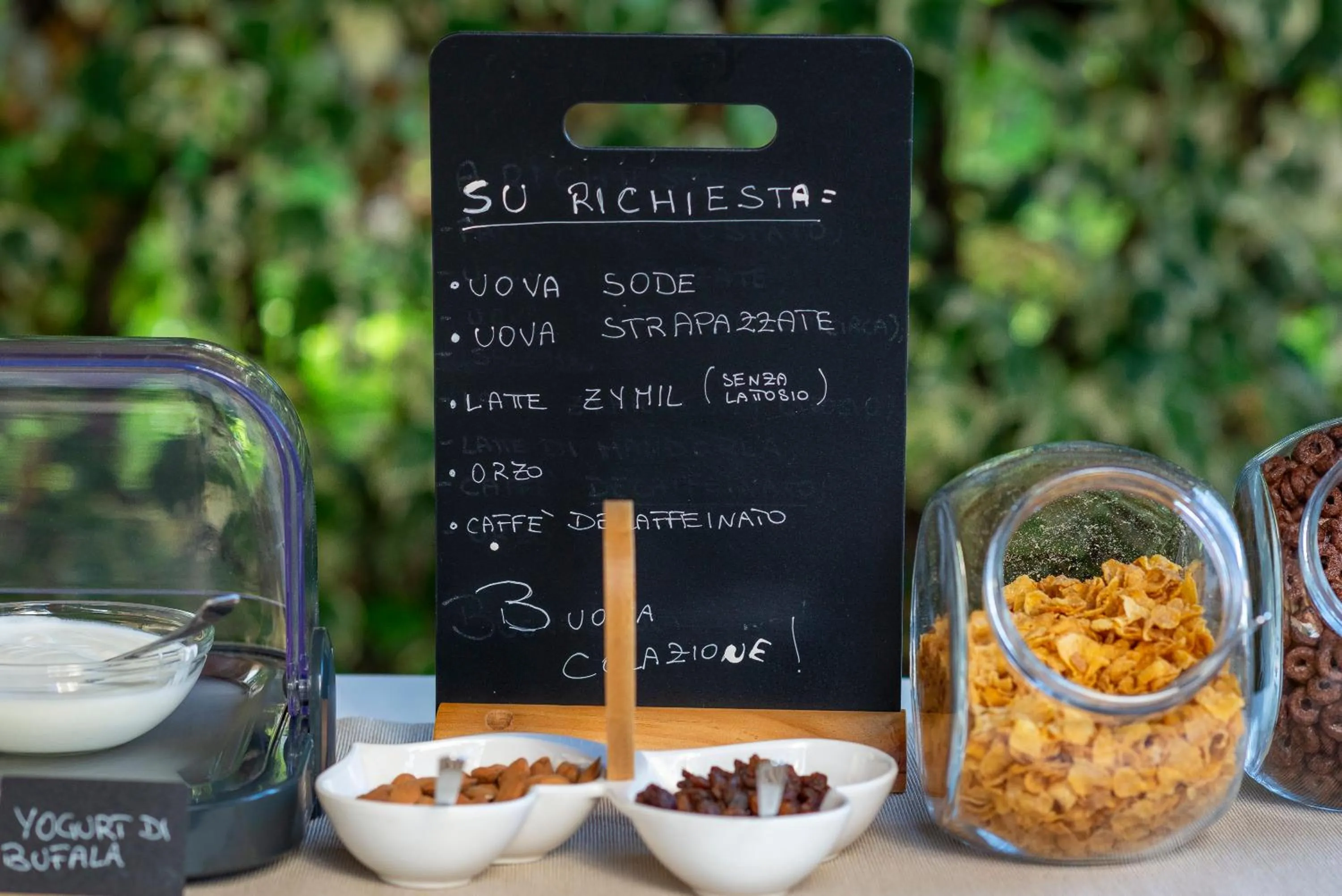 Food and drinks in Marlè Rooms