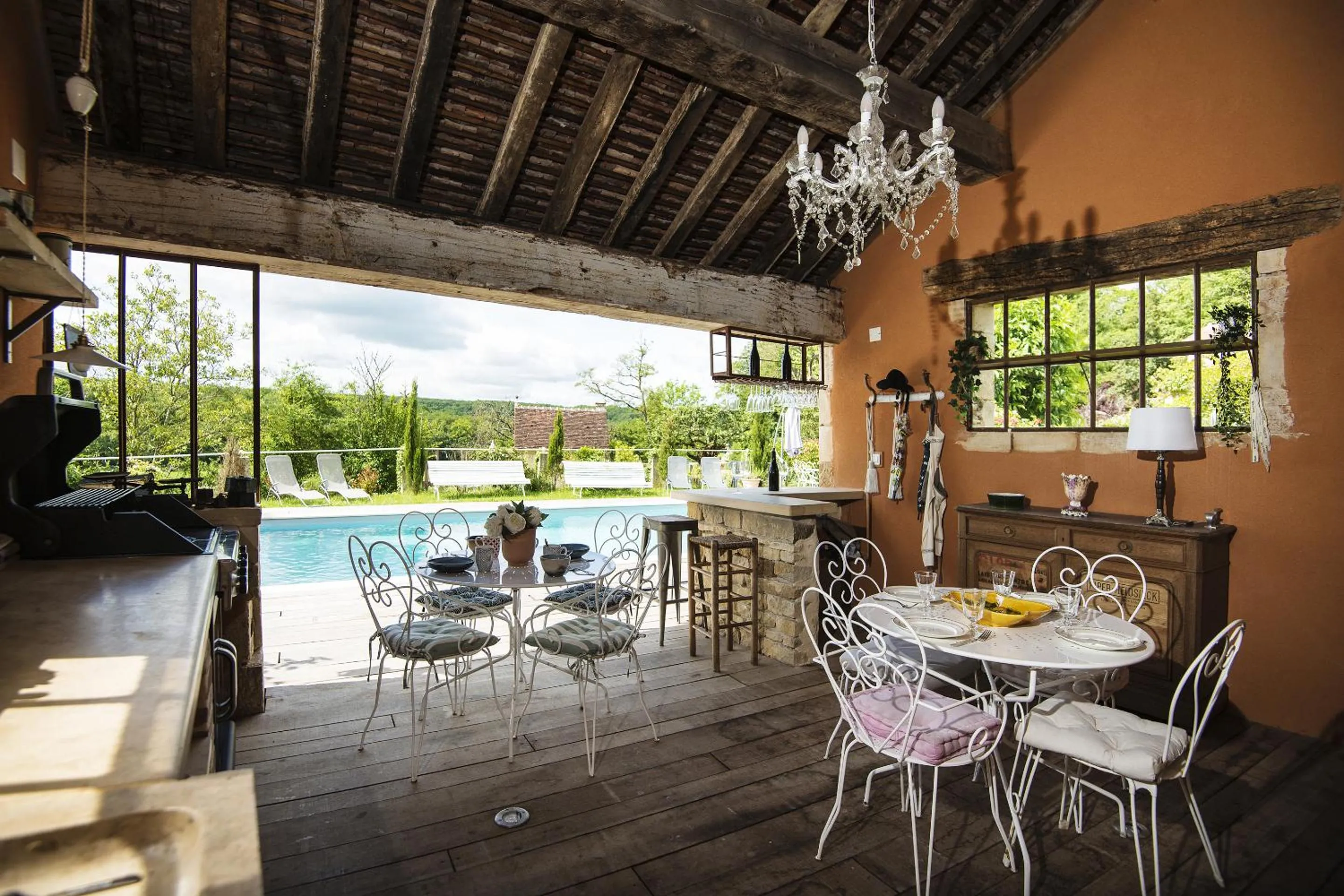 Pool view in Le Domaine des Carriers - Gites