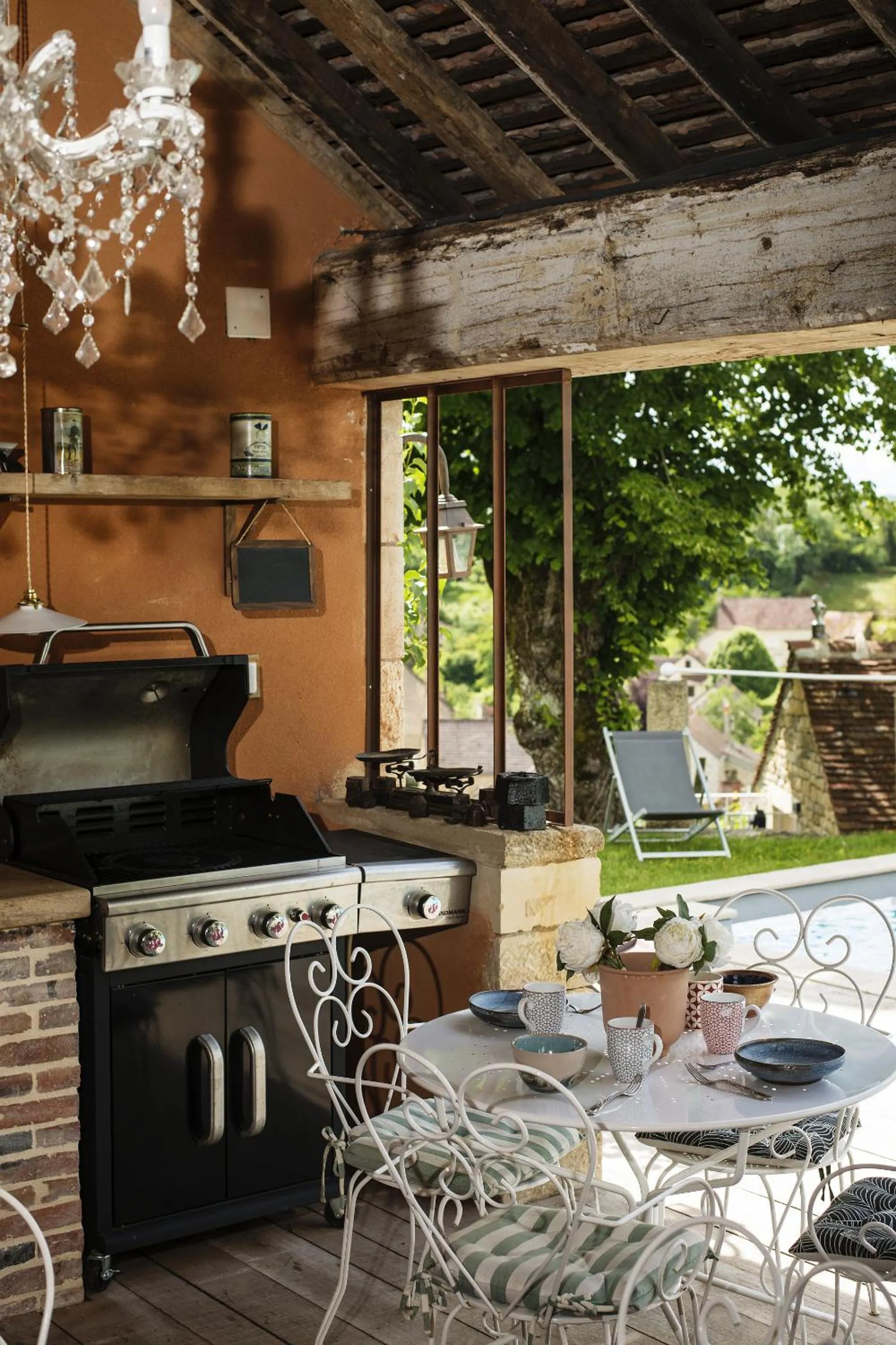 Pool view in Le Domaine des Carriers - Gites