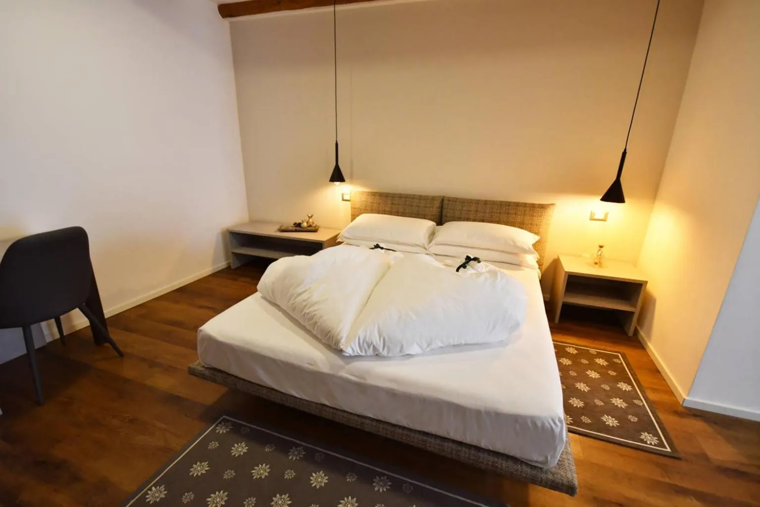 Bedroom, Bed in Maison Boutique Fior d'Alpe