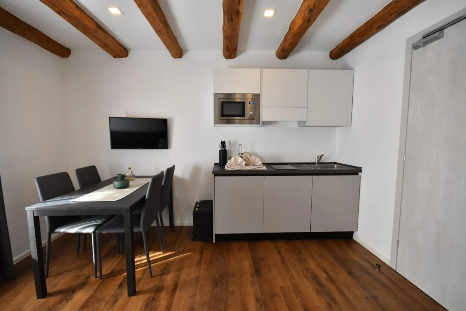 Kitchen or kitchenette in Maison Boutique Fior d'Alpe