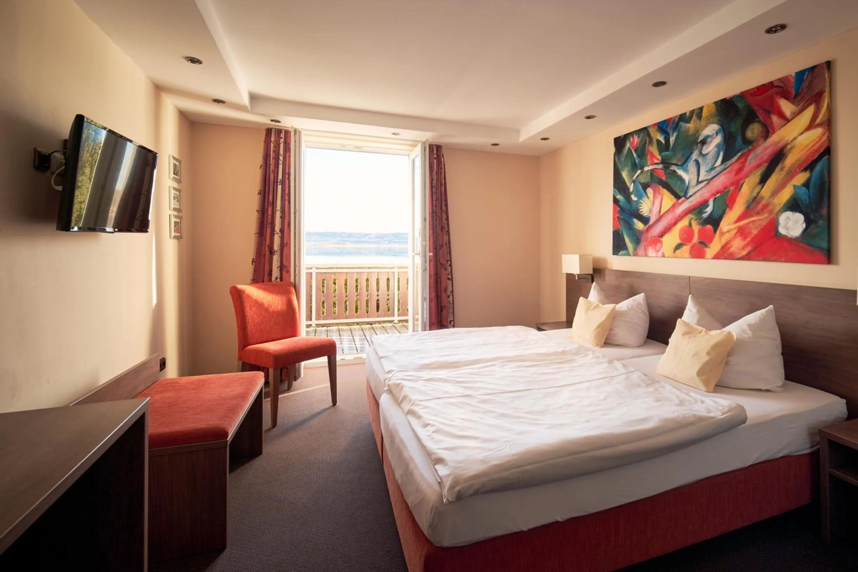 Photo of the whole room, Bed in Seehotel Grauer Bär