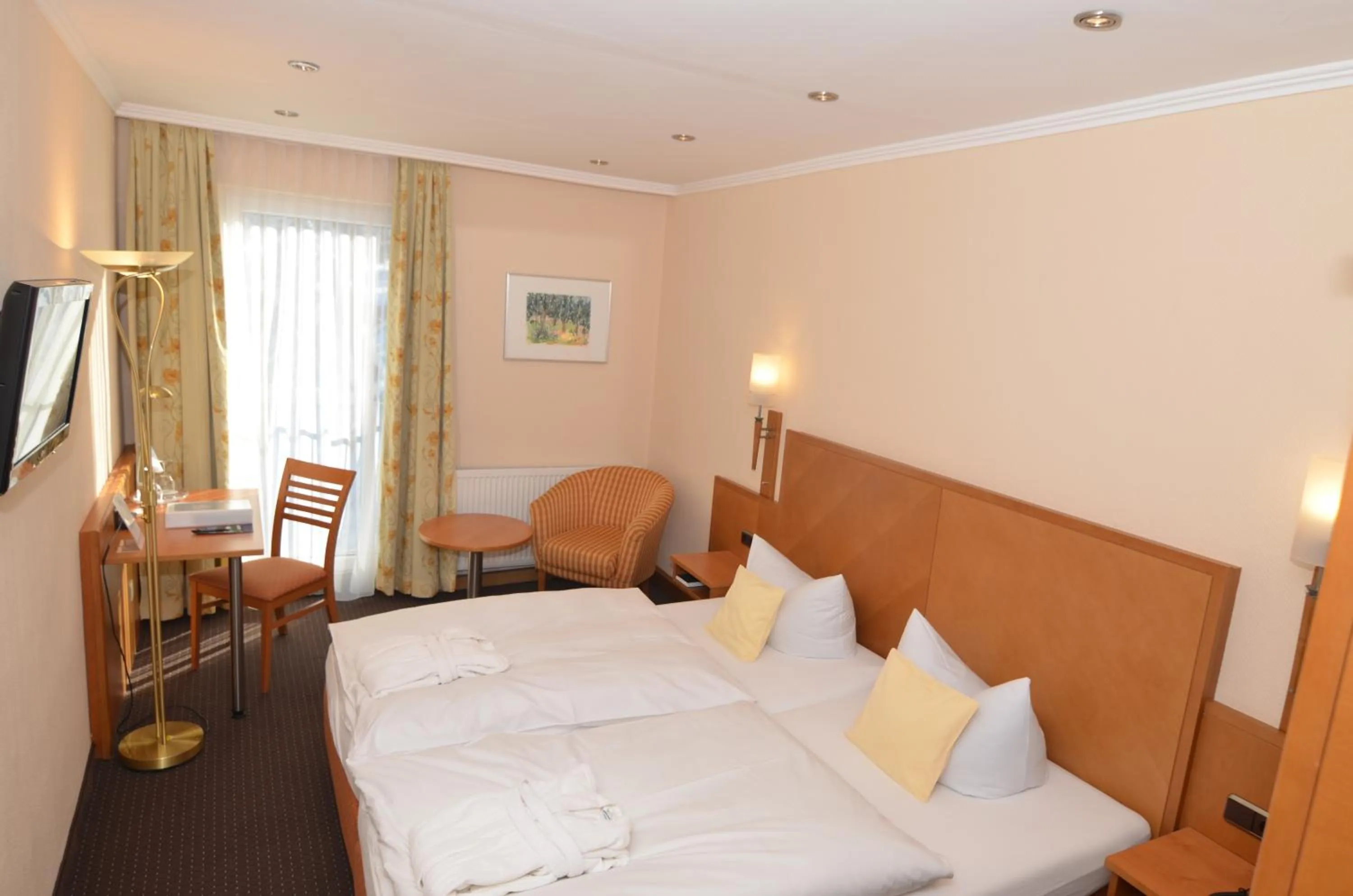 Photo of the whole room, Bed in Seehotel Grauer Bär