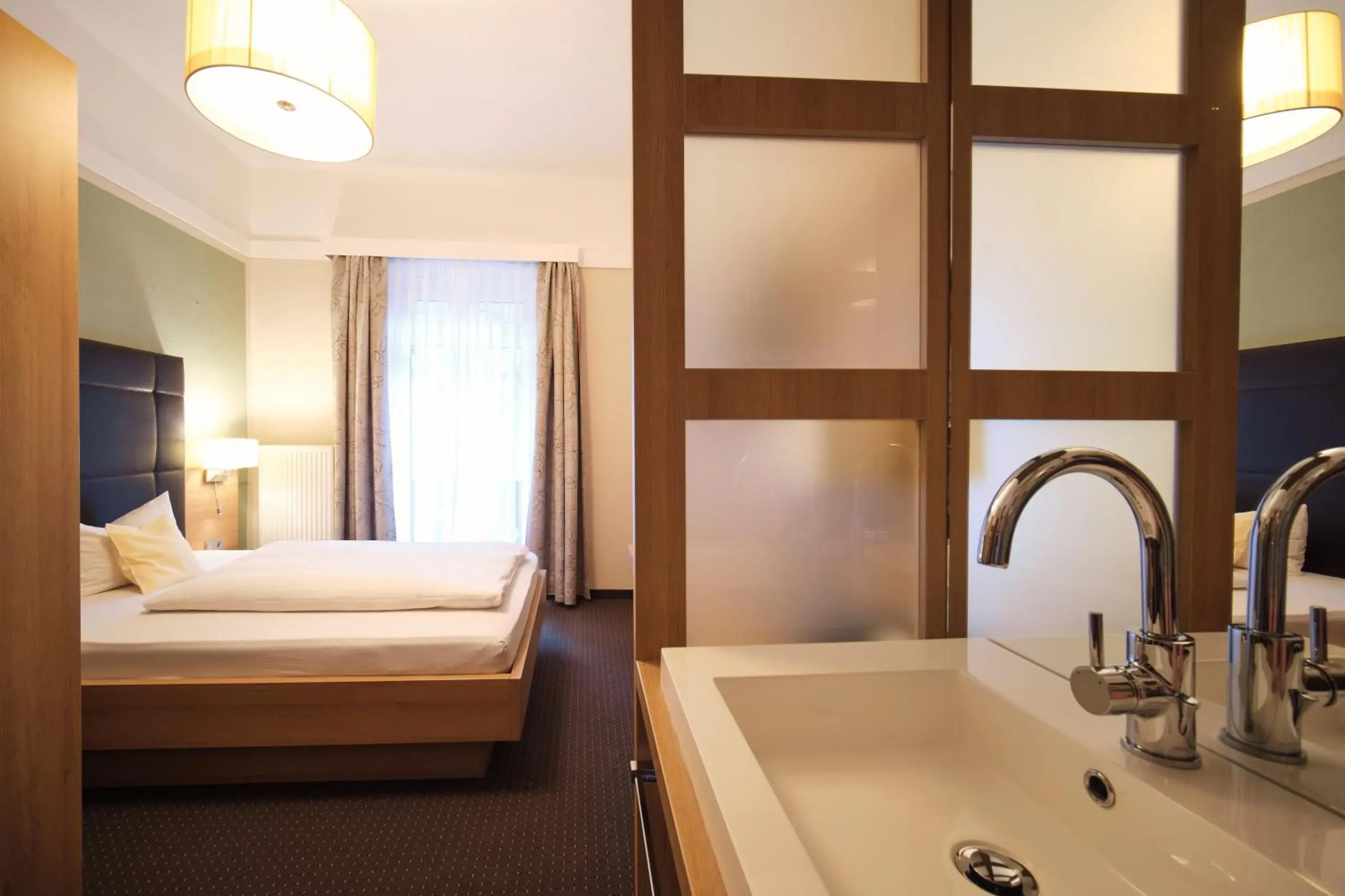 Single Room - single occupancy - Mountain and Street Side in Seehotel Grauer Bär Single Room - single occupancy - Mountain and Street Side in Seehotel Grauer Bär