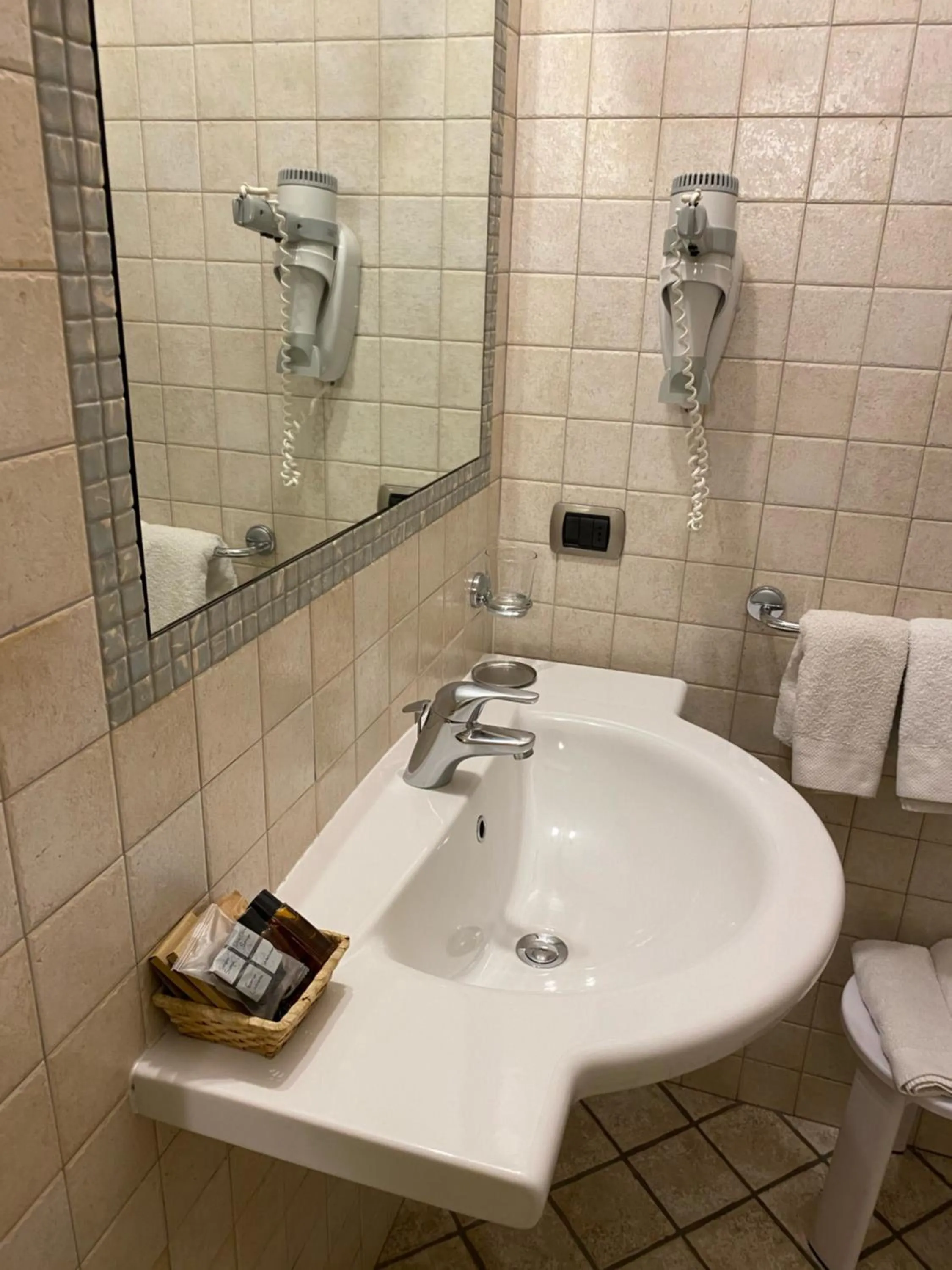 Bathroom in LA SISMONDA