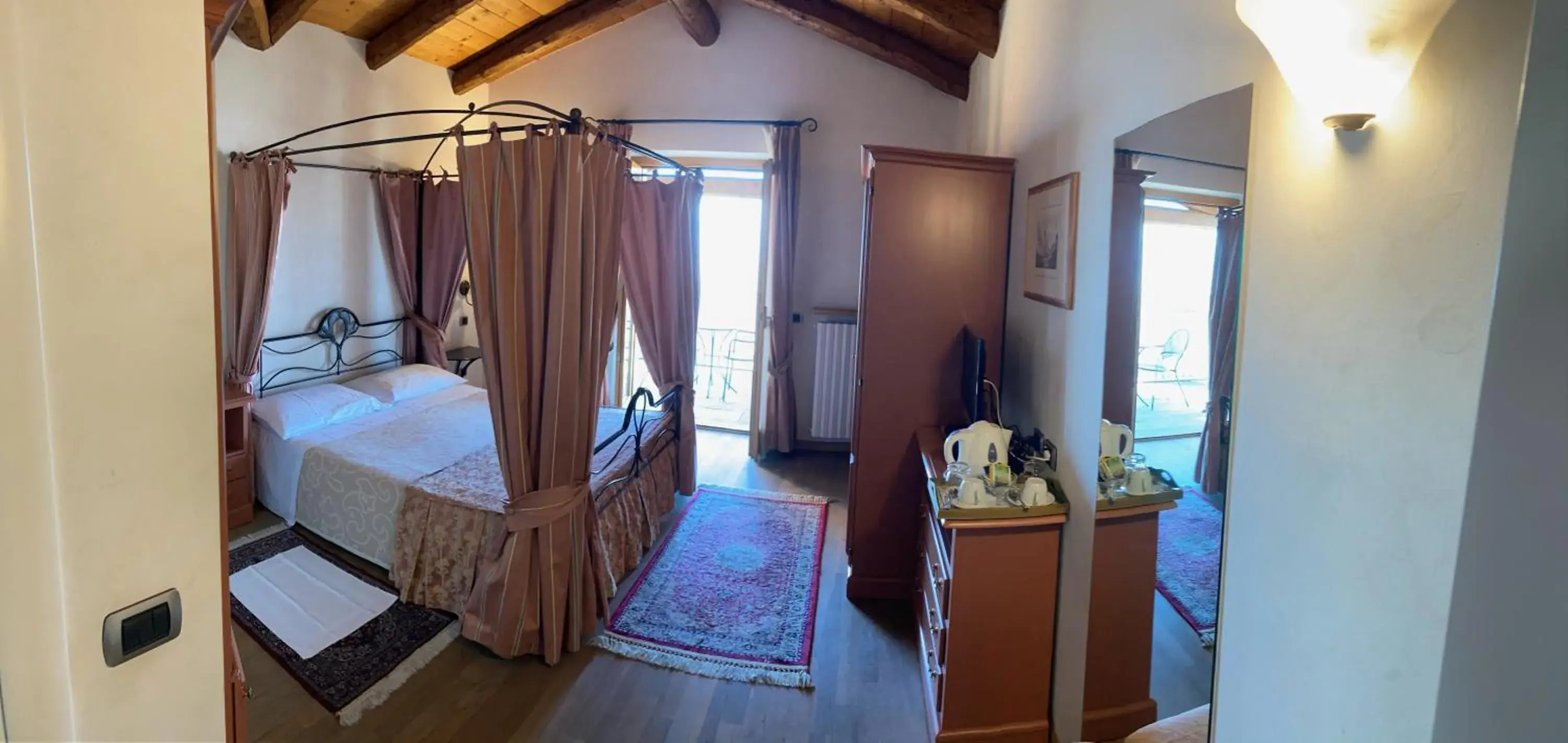 Double or Twin Room with Private Bathroom - single occupancy in LA SISMONDA Double or Twin Room with Private Bathroom - single occupancy in LA SISMONDA