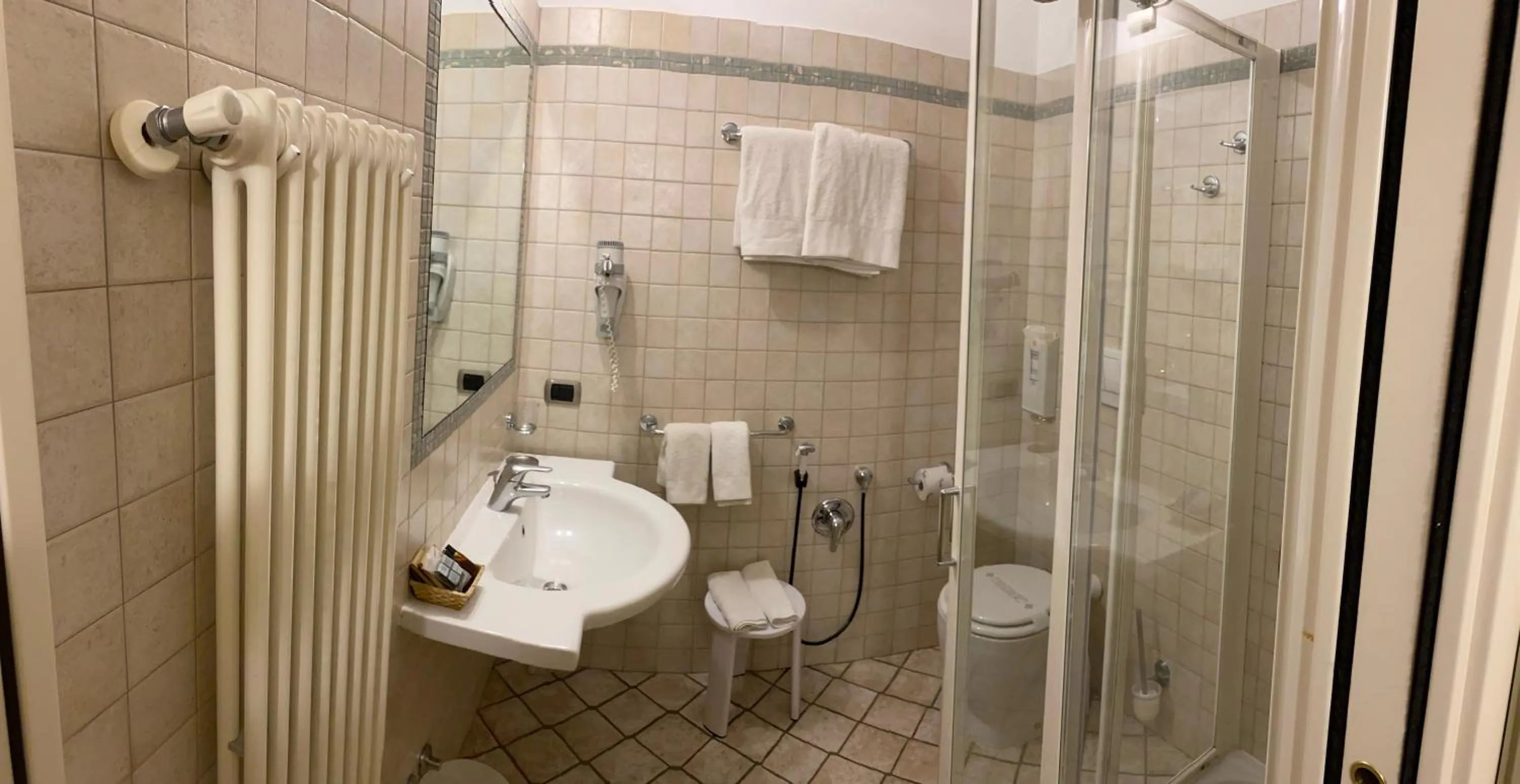 Bathroom in LA SISMONDA