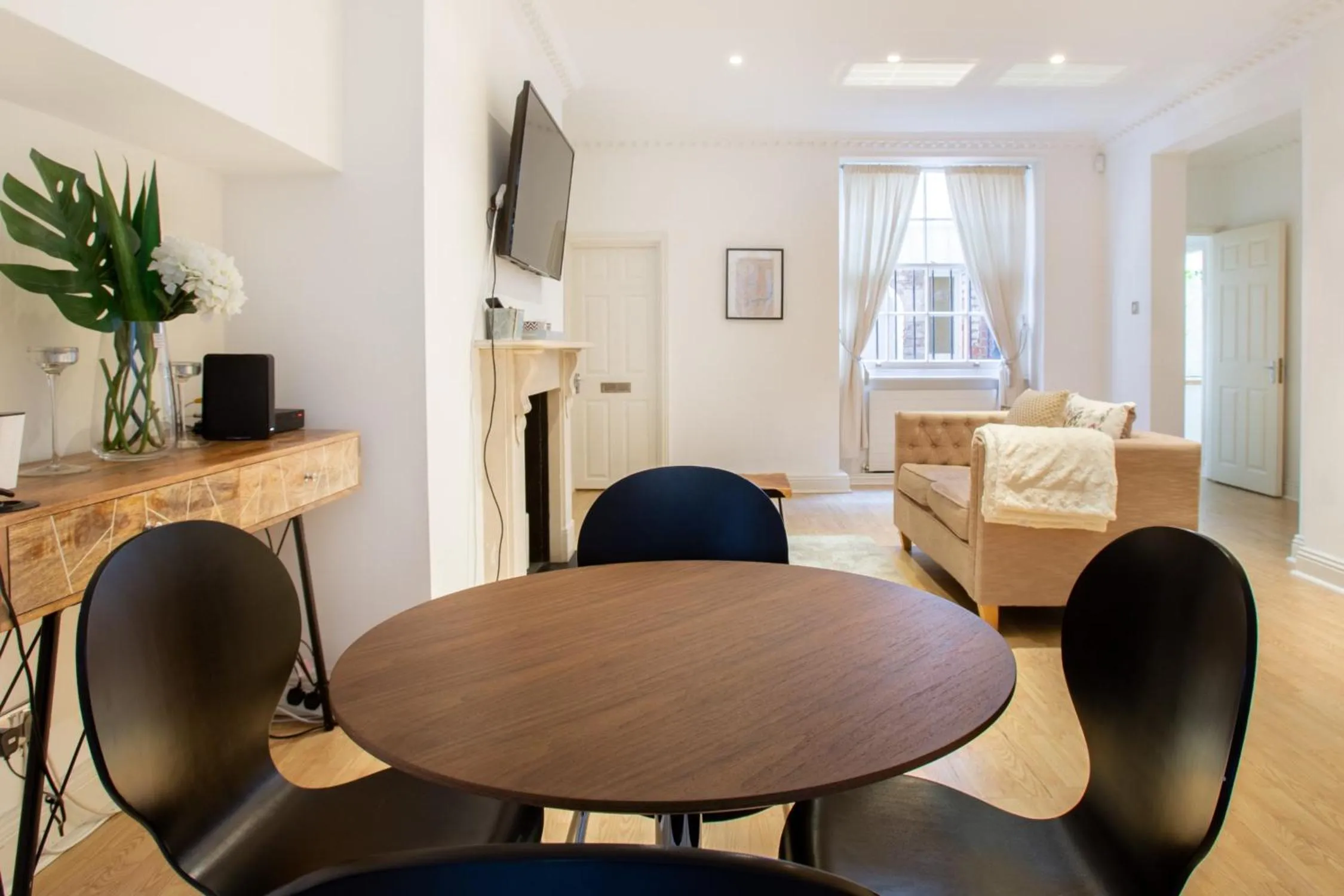 Spacious 1 bed Sloane Square