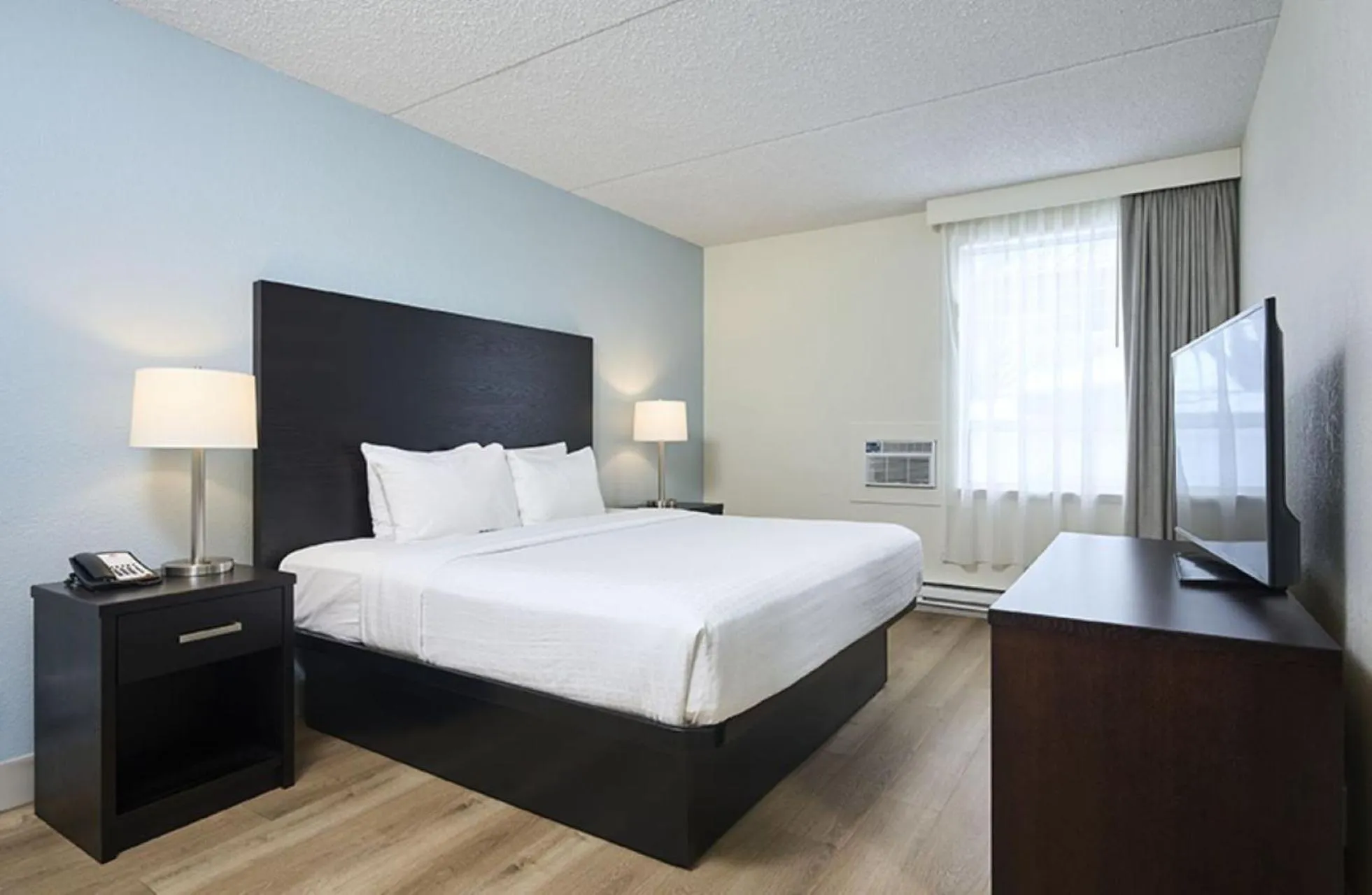 Bed in Canad Inns Destination Centre Windsor Park