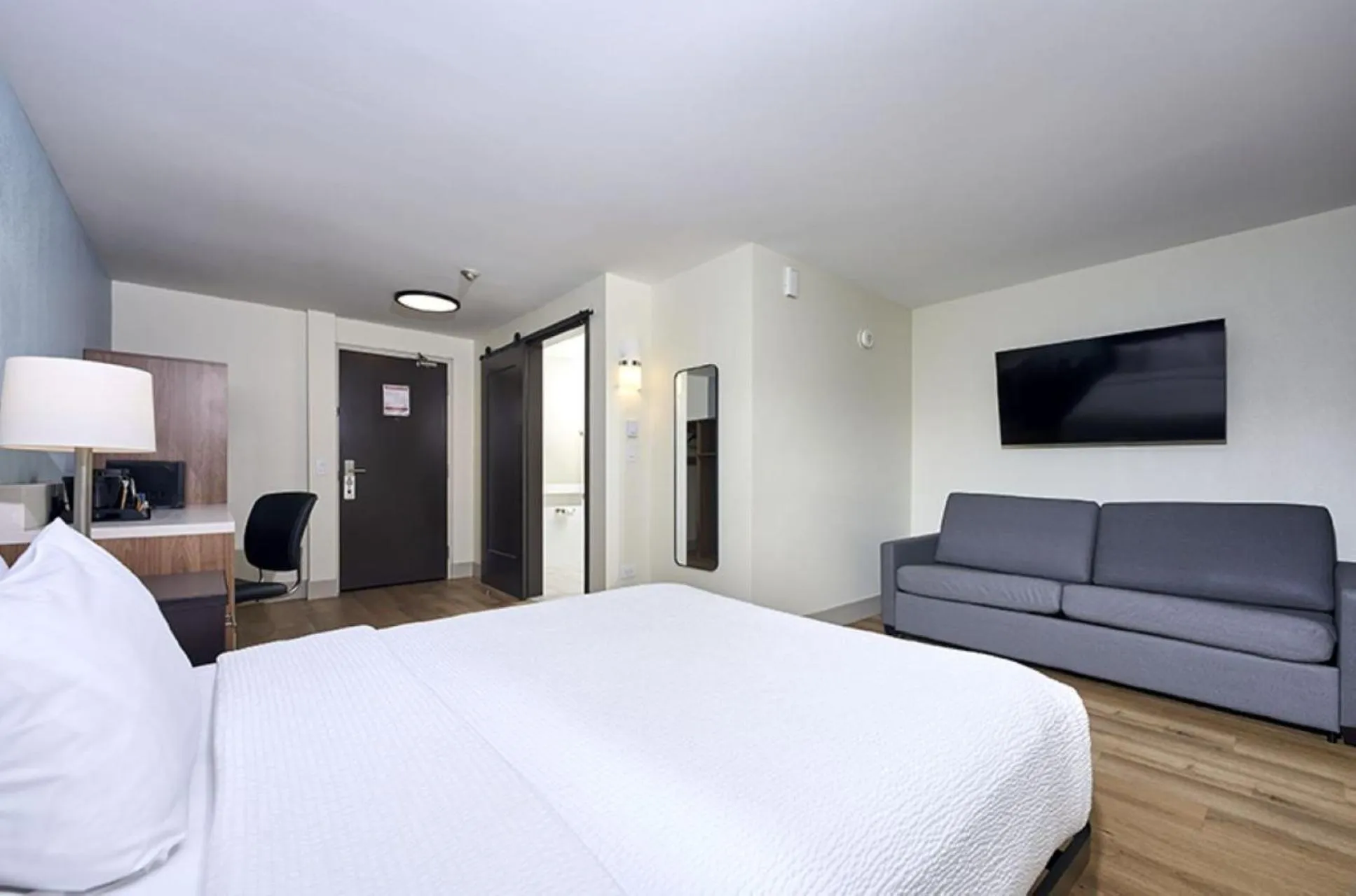 Bedroom, Bed in Canad Inns Destination Centre Windsor Park