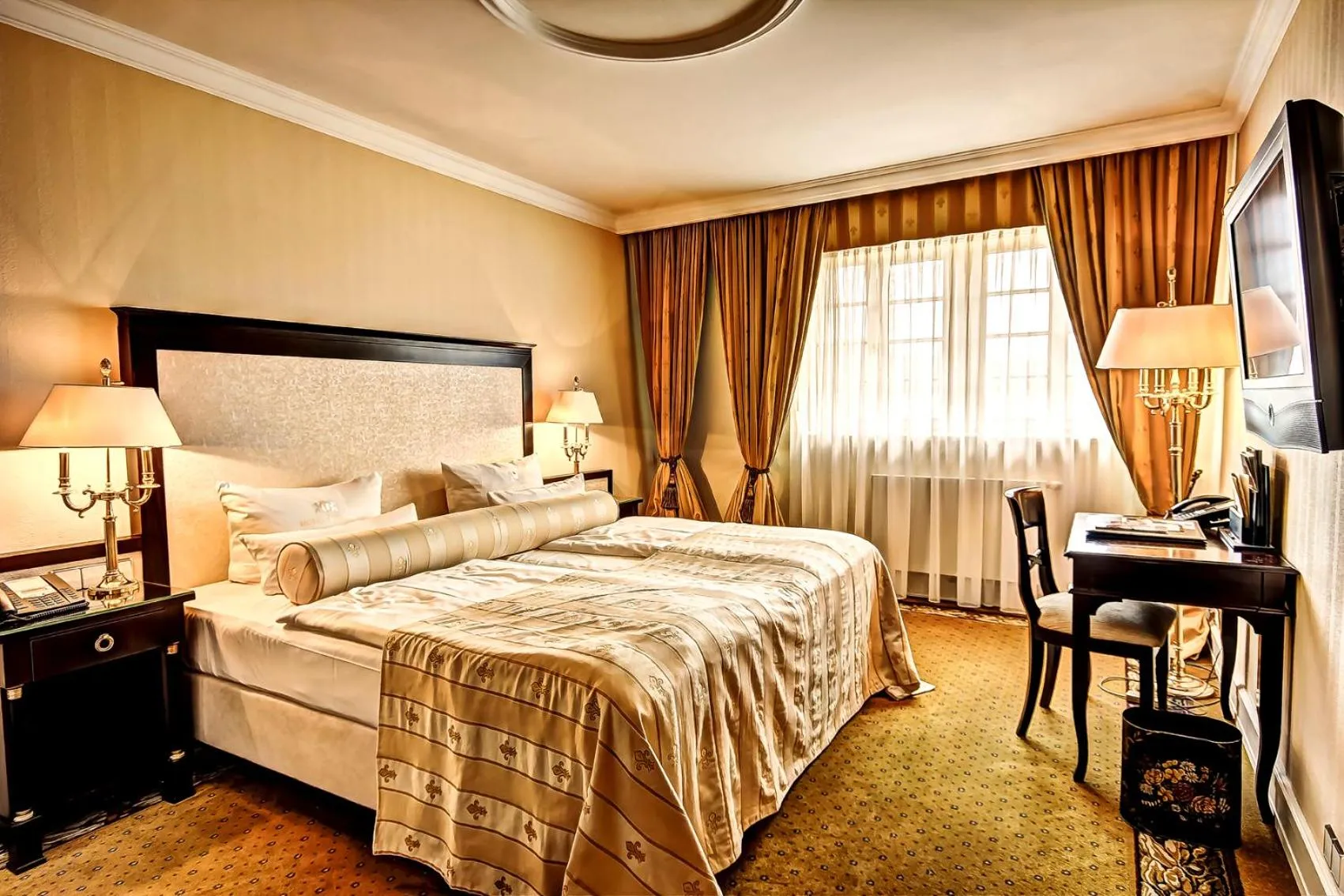 Photo of the whole room, Bed in Hotel Suitess