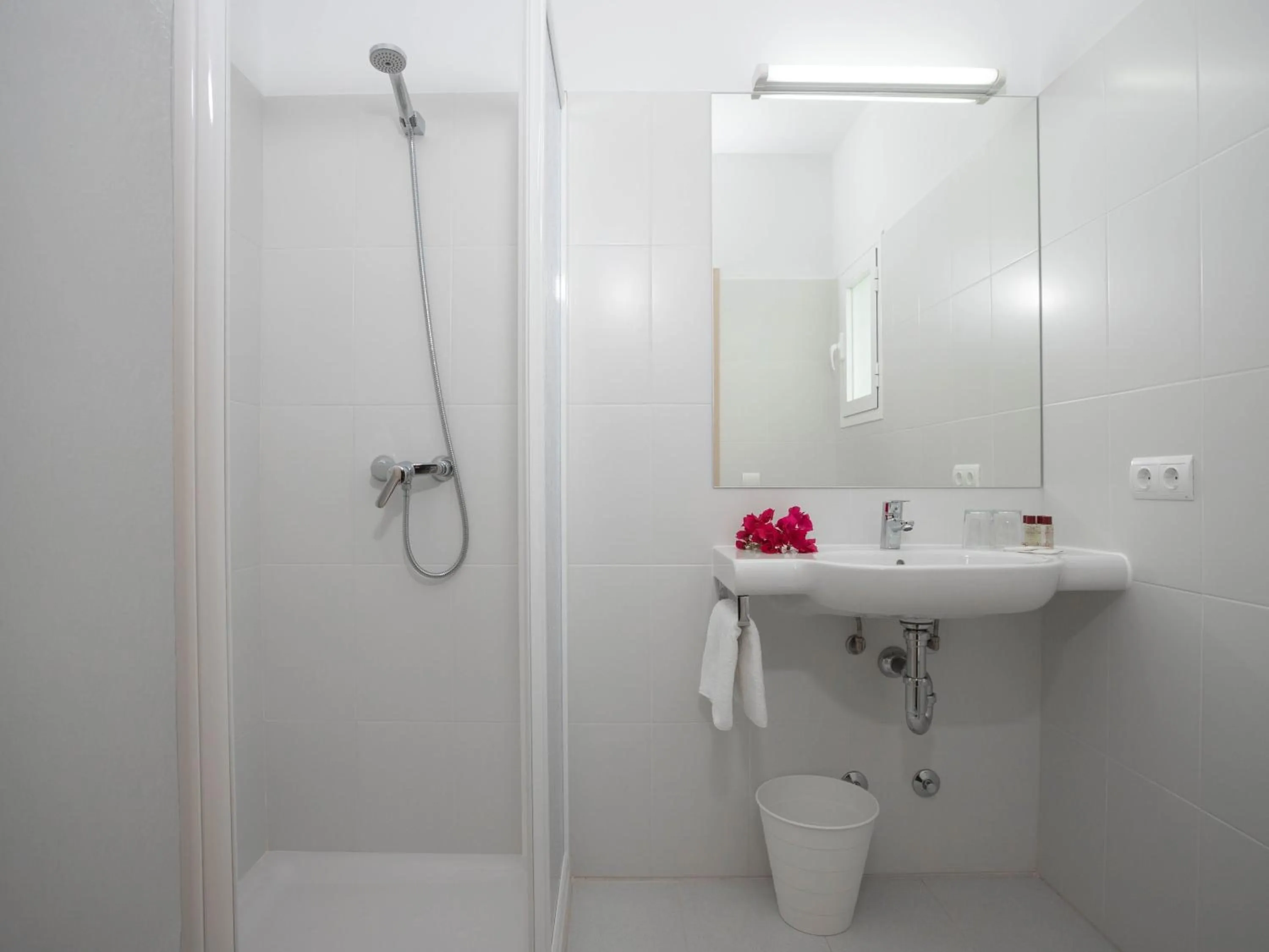 Shower in Hostal Mayans