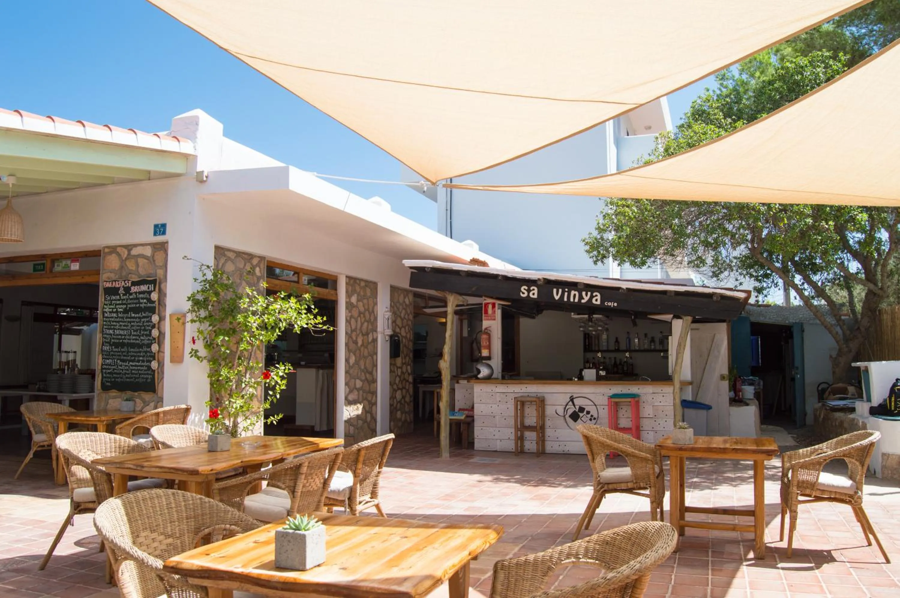 Restaurant/places to eat in Hostal Mayans