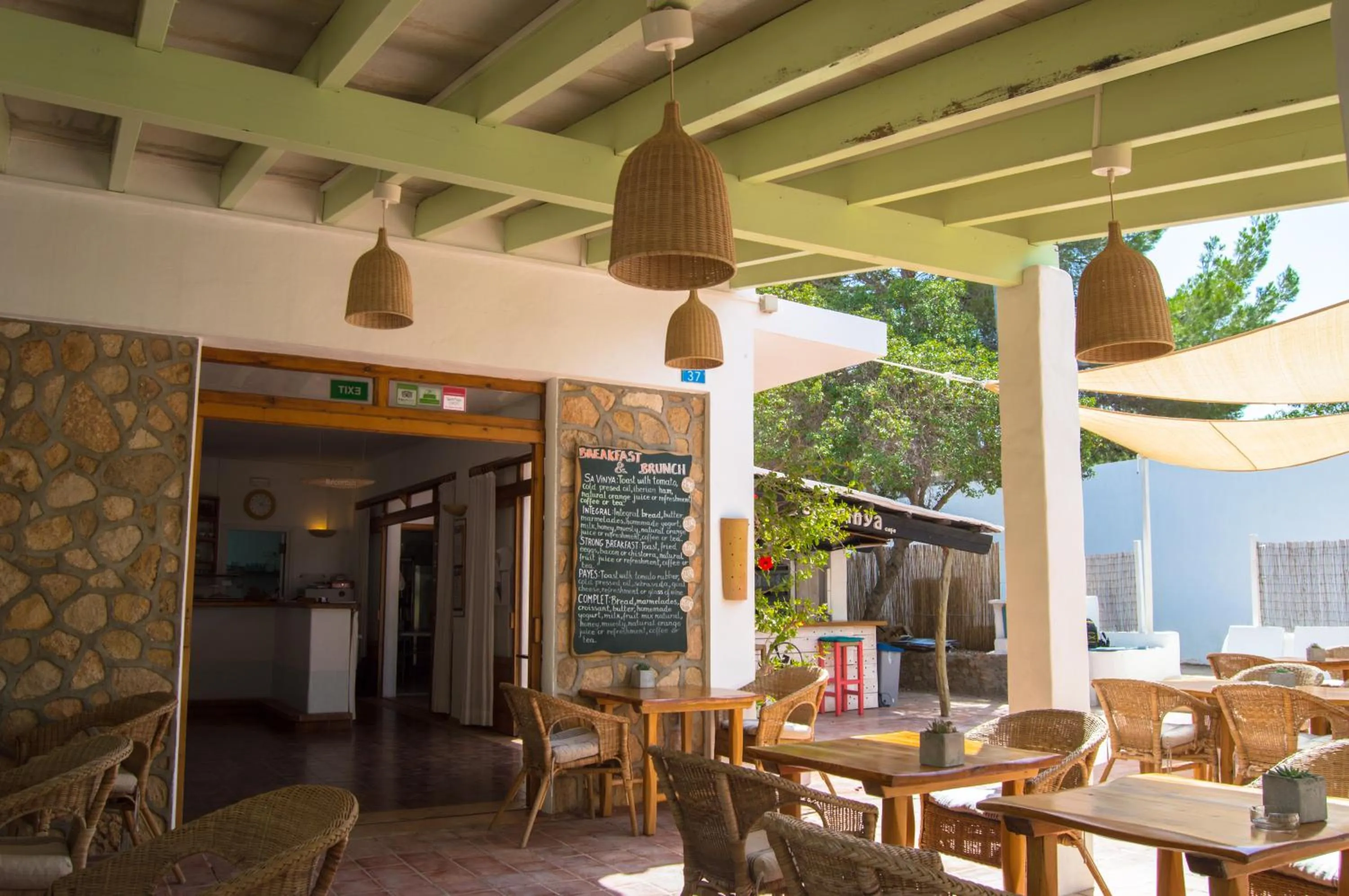 Restaurant/places to eat in Hostal Mayans