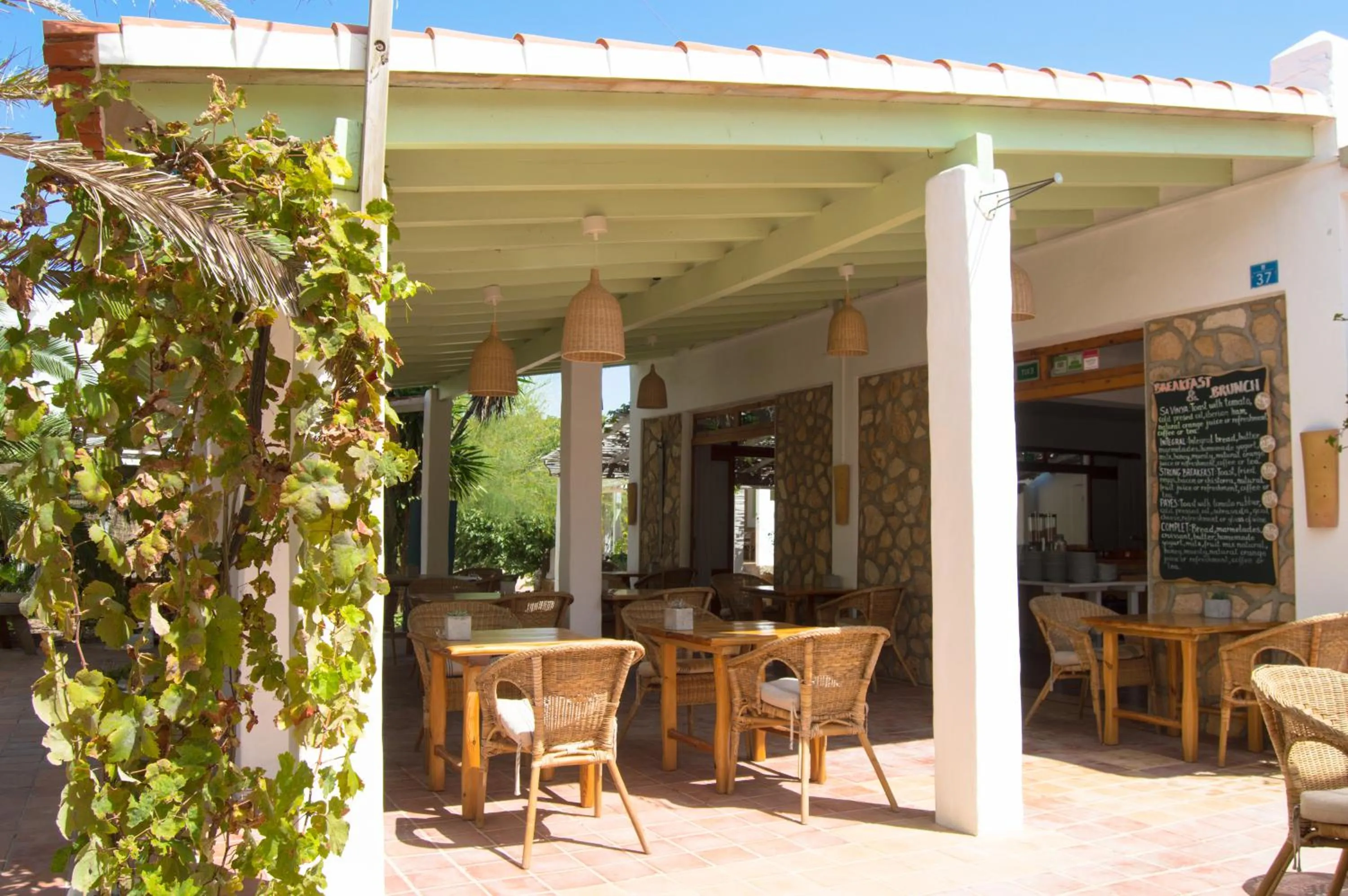 Restaurant/places to eat in Hostal Mayans