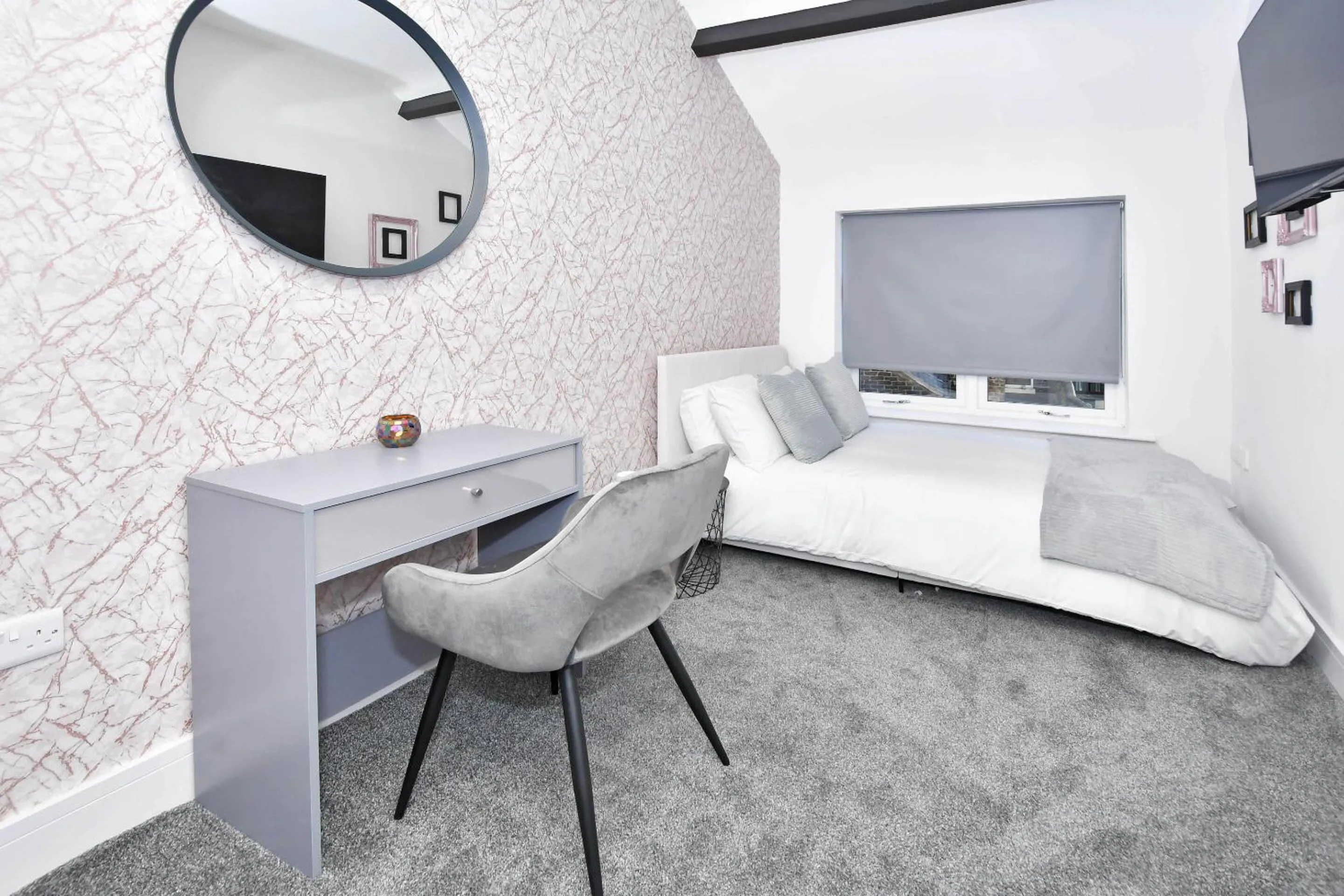 Bedroom, Bed in Townhouse PLUS @ Lower Beth Street Stoke