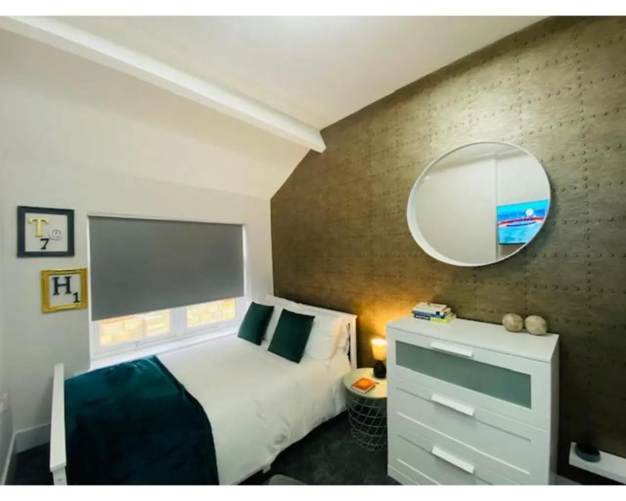 Bedroom, Bed in Townhouse PLUS @ Lower Beth Street Stoke